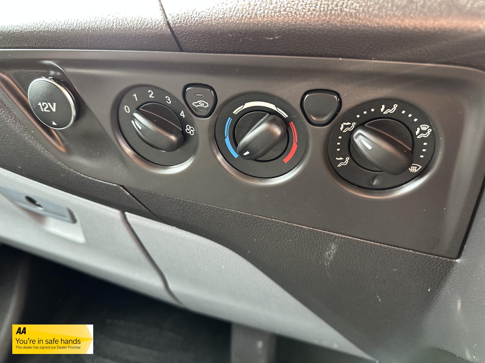 Ford Transit Custom 2.2 TDCi 330 Trend Panel Van 5dr Diesel Manual L2 H1 (197 g/km, 123 bhp)
