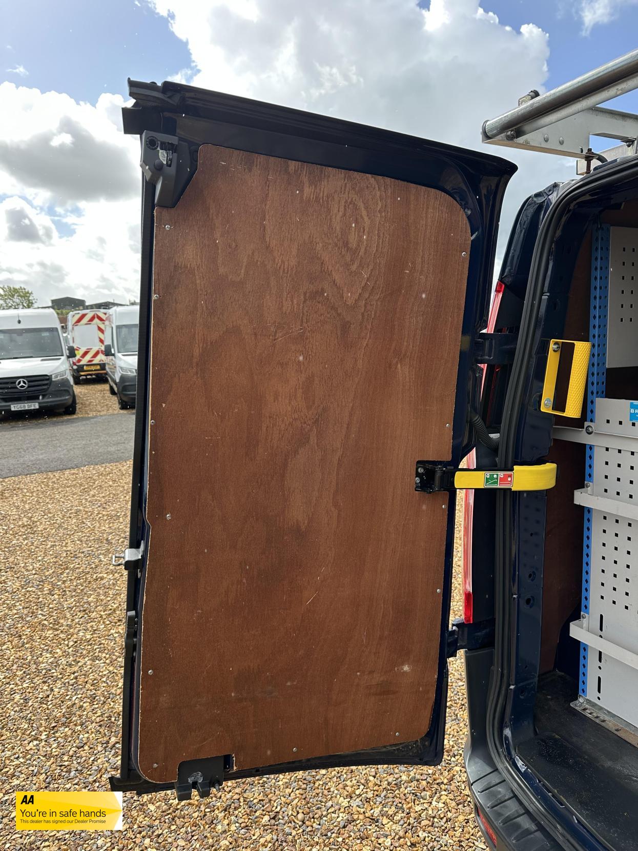 Ford Transit Custom 2.2 TDCi 330 Trend Panel Van 5dr Diesel Manual L2 H1 (197 g/km, 123 bhp)