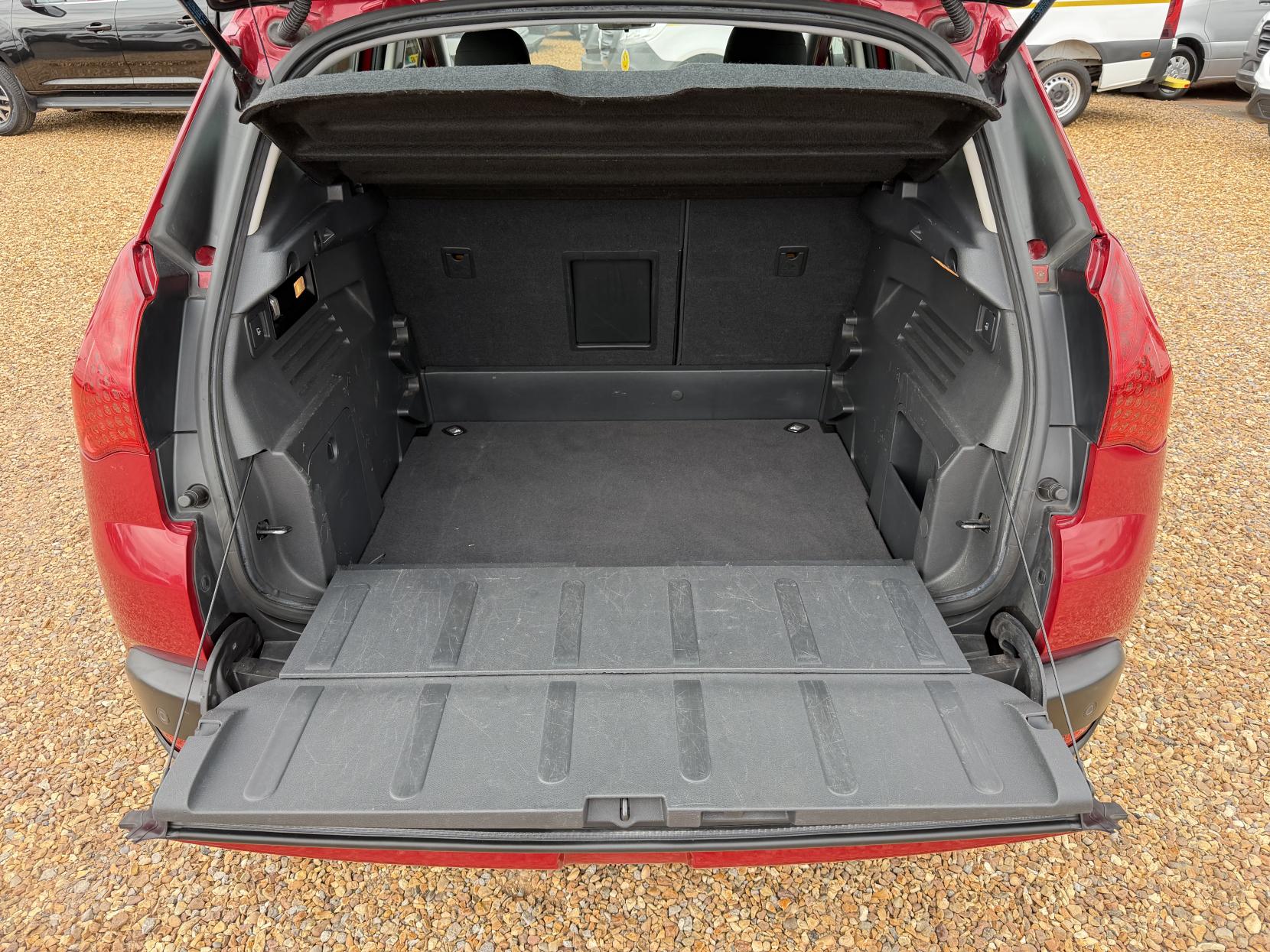 2011 Peugeot 3008 1.6 e-HDi Sport SUV 5dr Diesel EGC Euro 5 (s/s) (112 ps) - Thumbnail 3