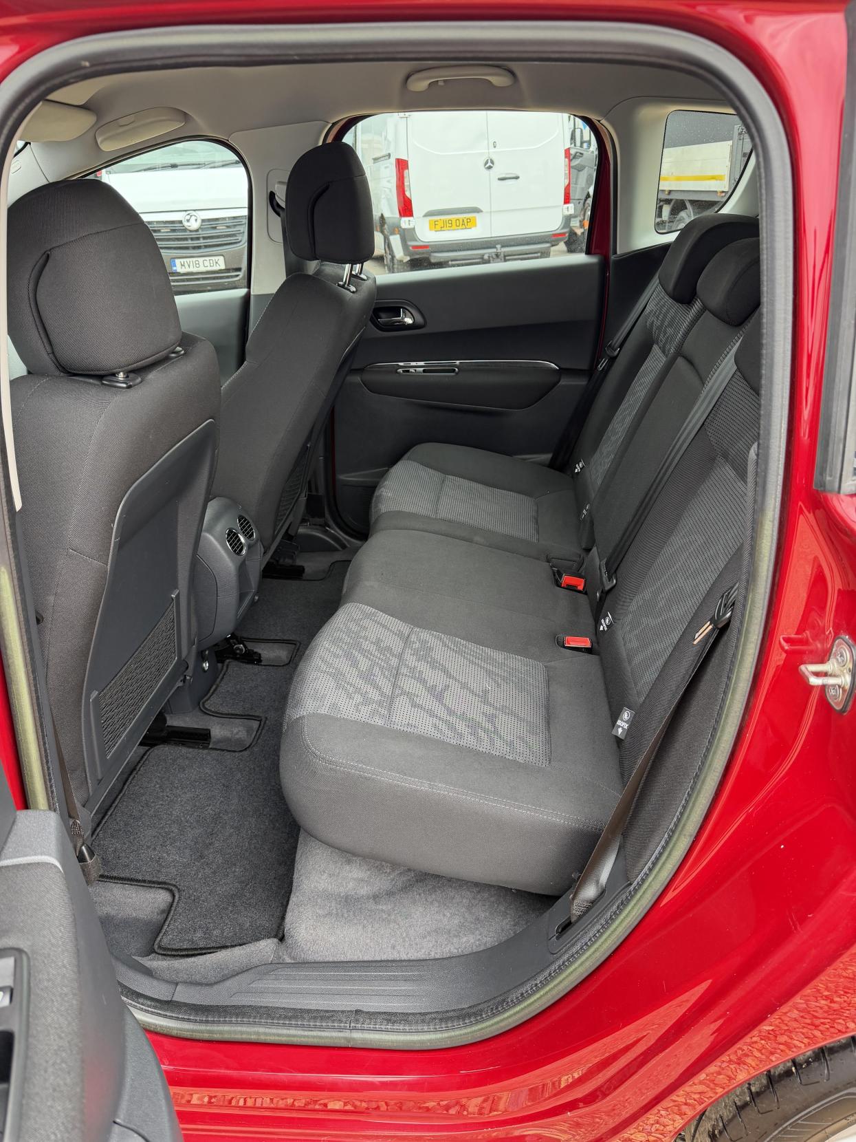 2011 Peugeot 3008 1.6 e-HDi Sport SUV 5dr Diesel EGC Euro 5 (s/s) (112 ps) - Thumbnail 37