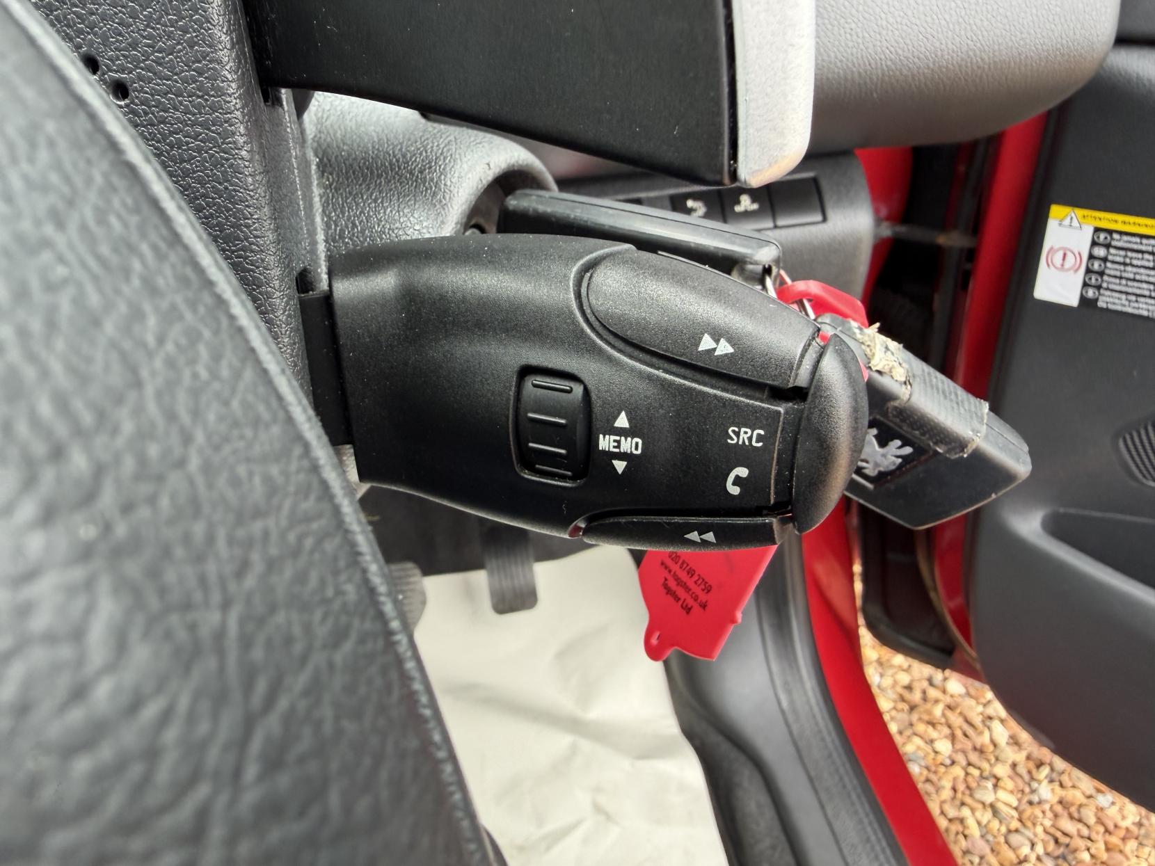 2011 Peugeot 3008 1.6 e-HDi Sport SUV 5dr Diesel EGC Euro 5 (s/s) (112 ps) - Thumbnail 21