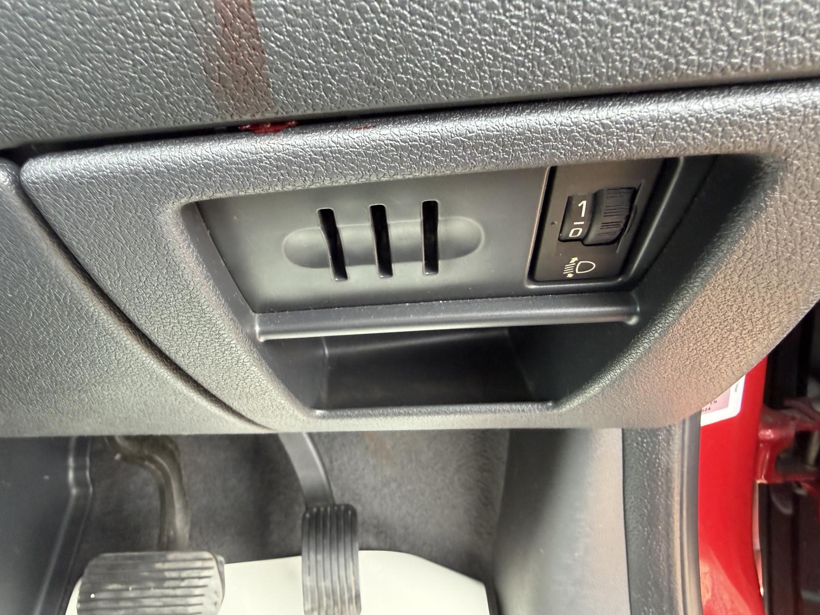 2011 Peugeot 3008 1.6 e-HDi Sport SUV 5dr Diesel EGC Euro 5 (s/s) (112 ps) - Thumbnail 30