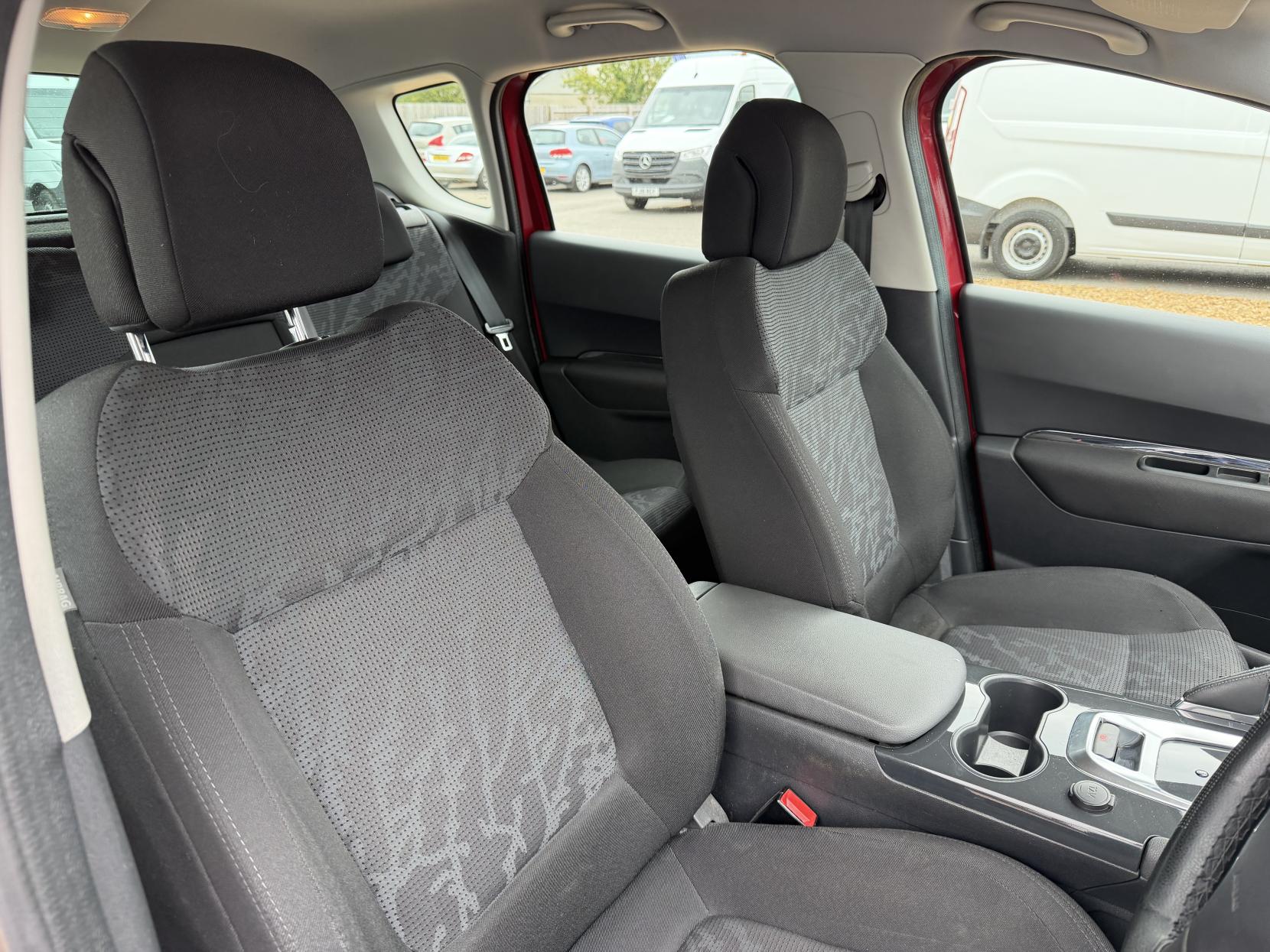 2011 Peugeot 3008 1.6 e-HDi Sport SUV 5dr Diesel EGC Euro 5 (s/s) (112 ps) - Thumbnail 16