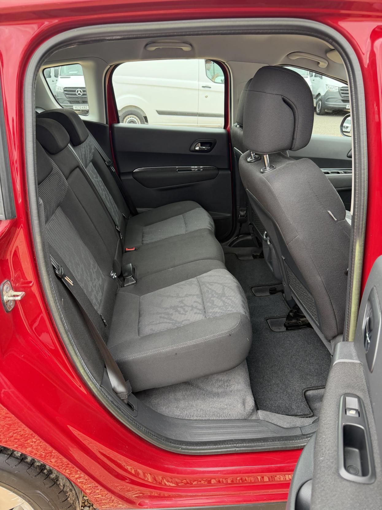 2011 Peugeot 3008 1.6 e-HDi Sport SUV 5dr Diesel EGC Euro 5 (s/s) (112 ps) - Thumbnail 33