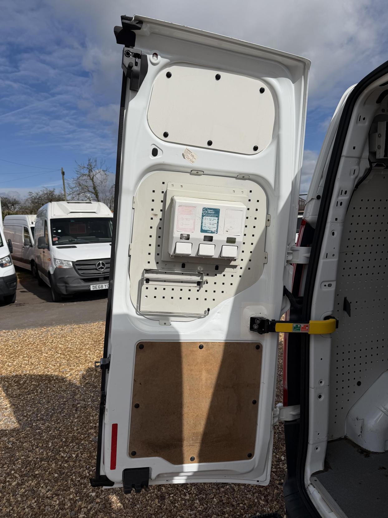 Ford Transit Custom 2.2 TDCi 310 ECOnetic Panel Van 5dr Diesel Manual L2 H1 (162 g/km, 98 bhp)