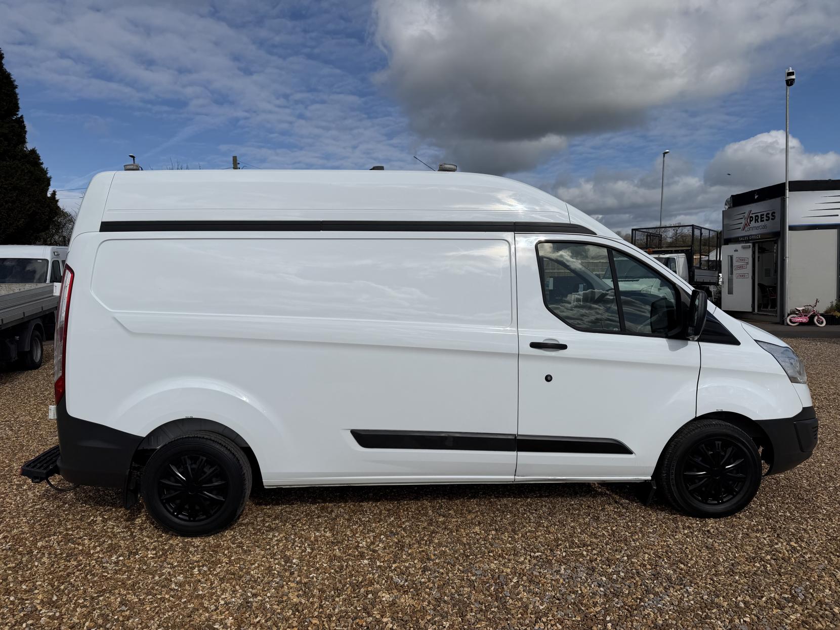 Ford Transit Custom 2.2 TDCi 310 ECOnetic Panel Van 5dr Diesel Manual L2 H1 (162 g/km, 98 bhp)
