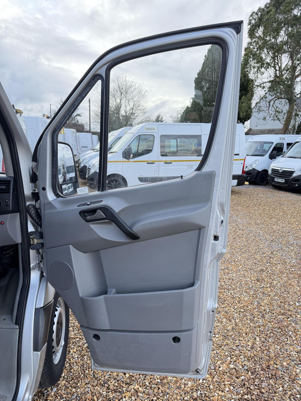 Mercedes-Benz Sprinter 2.1 313 CDi BlueEFFICIENCY Panel Van 4dr Diesel Manual RWD L1 H3 (211 g/km, 129 bhp)