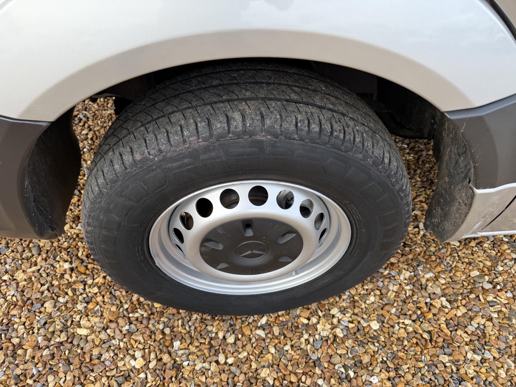 Mercedes-Benz Sprinter 2.1 313 CDi BlueEFFICIENCY Panel Van 4dr Diesel Manual RWD L1 H3 (211 g/km, 129 bhp)