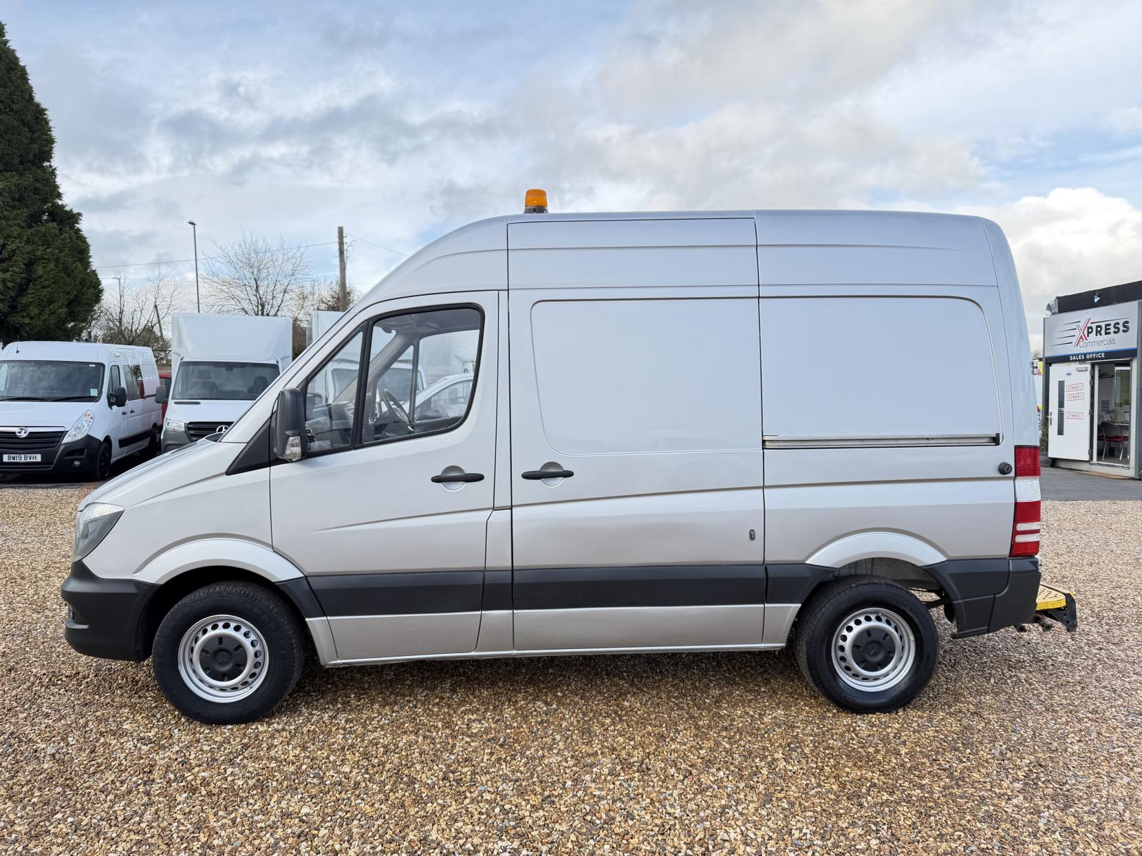 Mercedes-Benz Sprinter 2.1 313 CDi BlueEFFICIENCY Panel Van 4dr Diesel Manual RWD L1 H3 (211 g/km, 129 bhp)