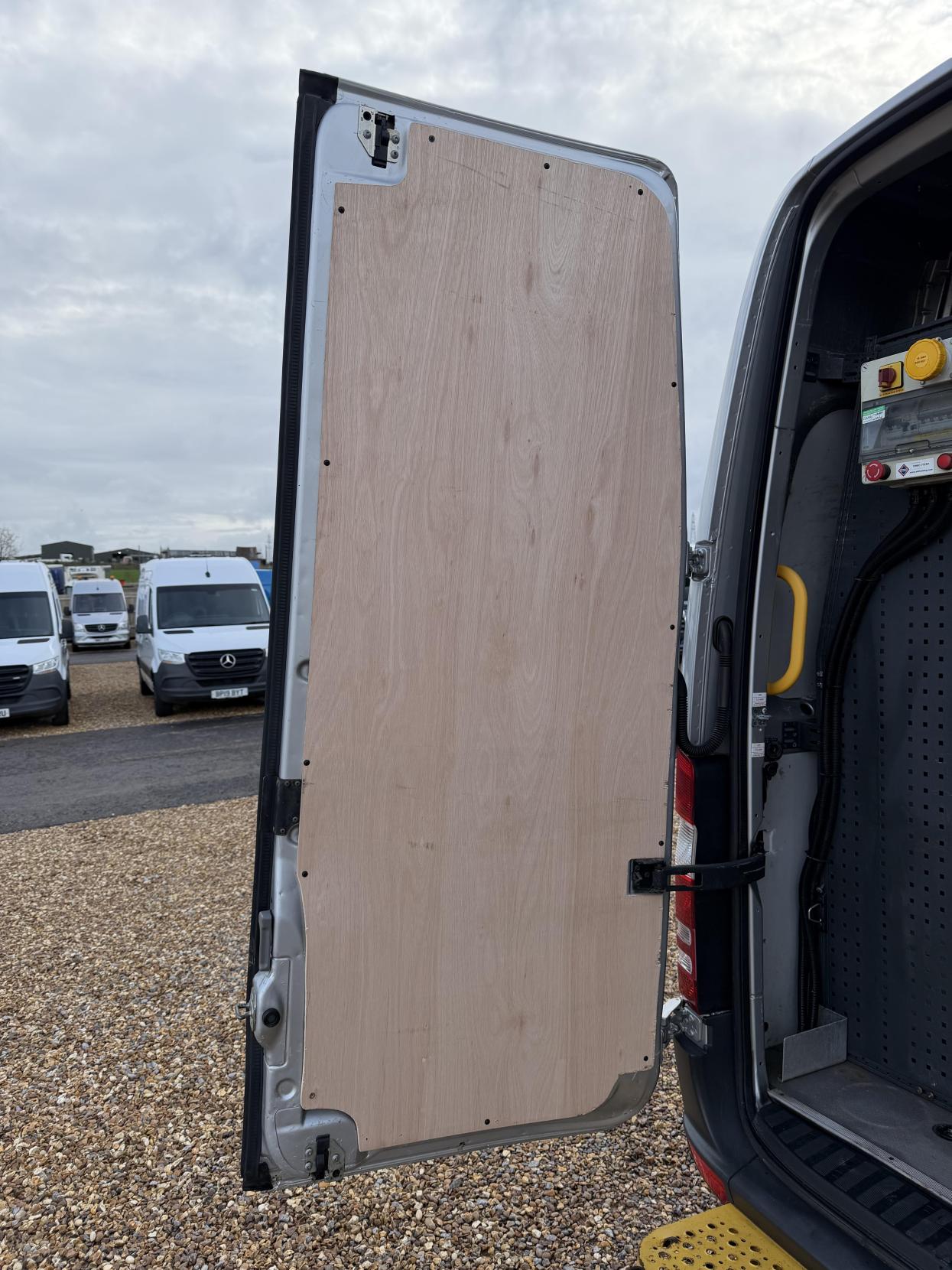 Mercedes-Benz Sprinter 2.1 313 CDi BlueEFFICIENCY Panel Van 4dr Diesel Manual RWD L1 H3 (211 g/km, 129 bhp)