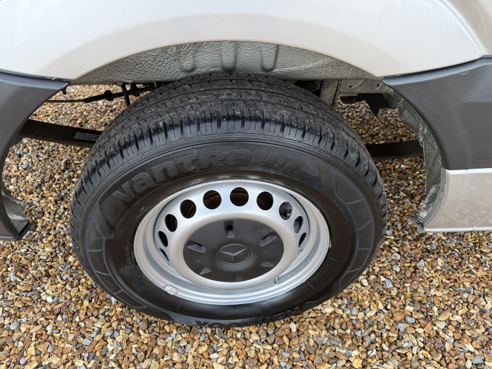 Mercedes-Benz Sprinter 2.1 313 CDi BlueEFFICIENCY Panel Van 4dr Diesel Manual RWD L1 H3 (211 g/km, 129 bhp)