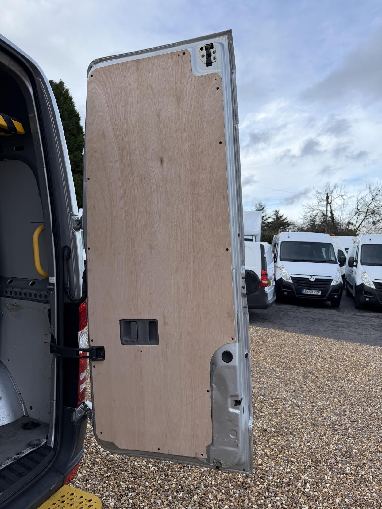 Mercedes-Benz Sprinter 2.1 313 CDi BlueEFFICIENCY Panel Van 4dr Diesel Manual RWD L1 H3 (211 g/km, 129 bhp)