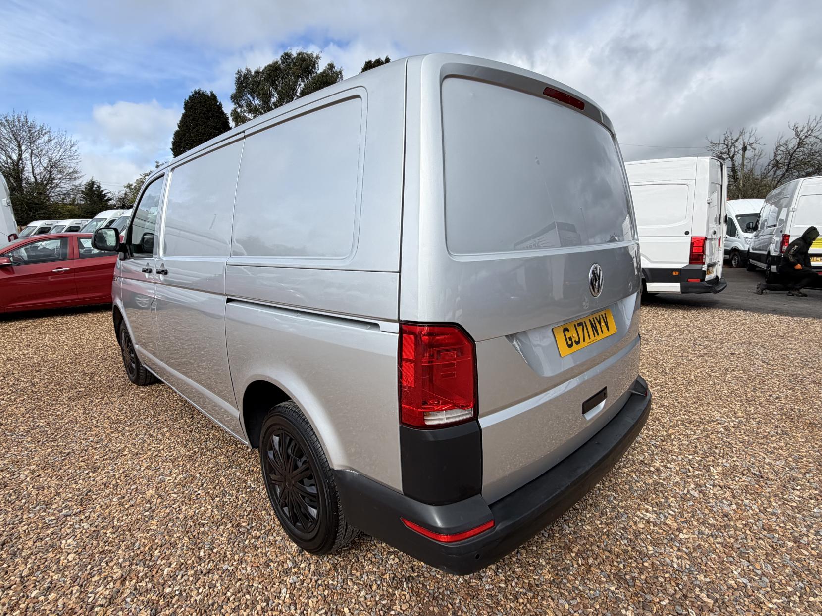 Volkswagen Transporter 2.0 TDI T28 Startline Panel Van 5dr Diesel Manual FWD SWB Euro 6 (s/s) (110 ps)