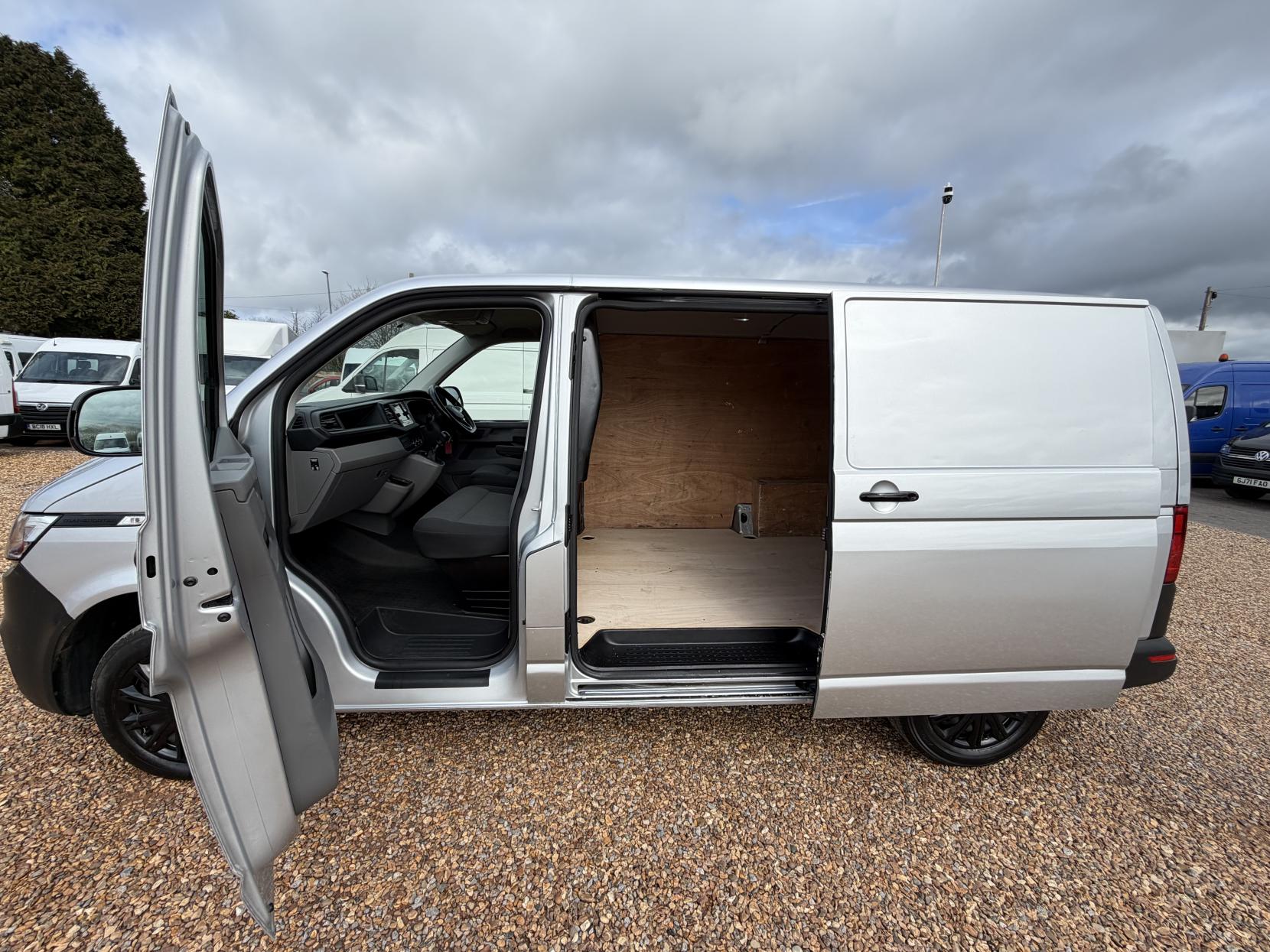 Volkswagen Transporter 2.0 TDI T28 Startline Panel Van 5dr Diesel Manual FWD SWB Euro 6 (s/s) (110 ps)
