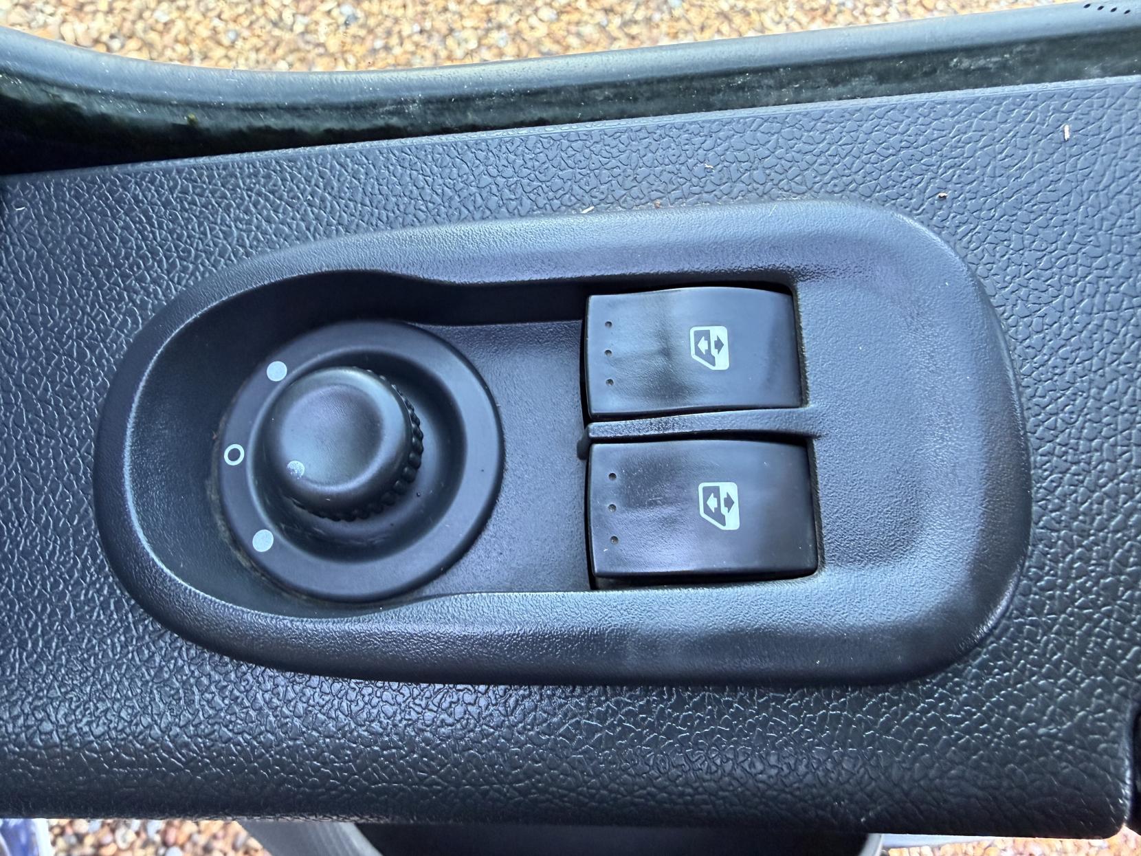 Renault Master 2.3 dCi 35 Business Tipper Double Cab 4dr Diesel Manual RWD LWB Euro 6 (TRW) (130 ps)