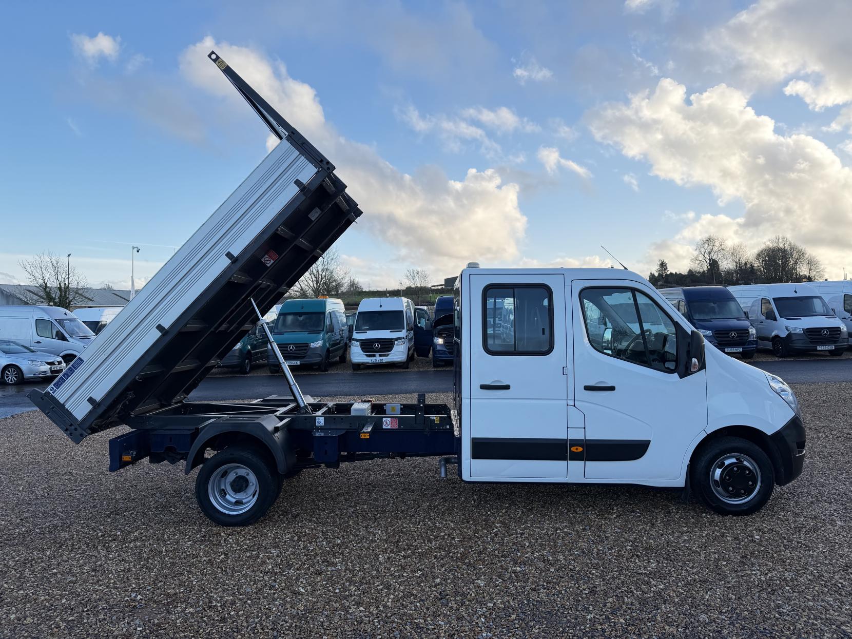 Renault Master 2.3 dCi 35 Business Tipper Double Cab 4dr Diesel Manual RWD LWB Euro 6 (TRW) (130 ps)