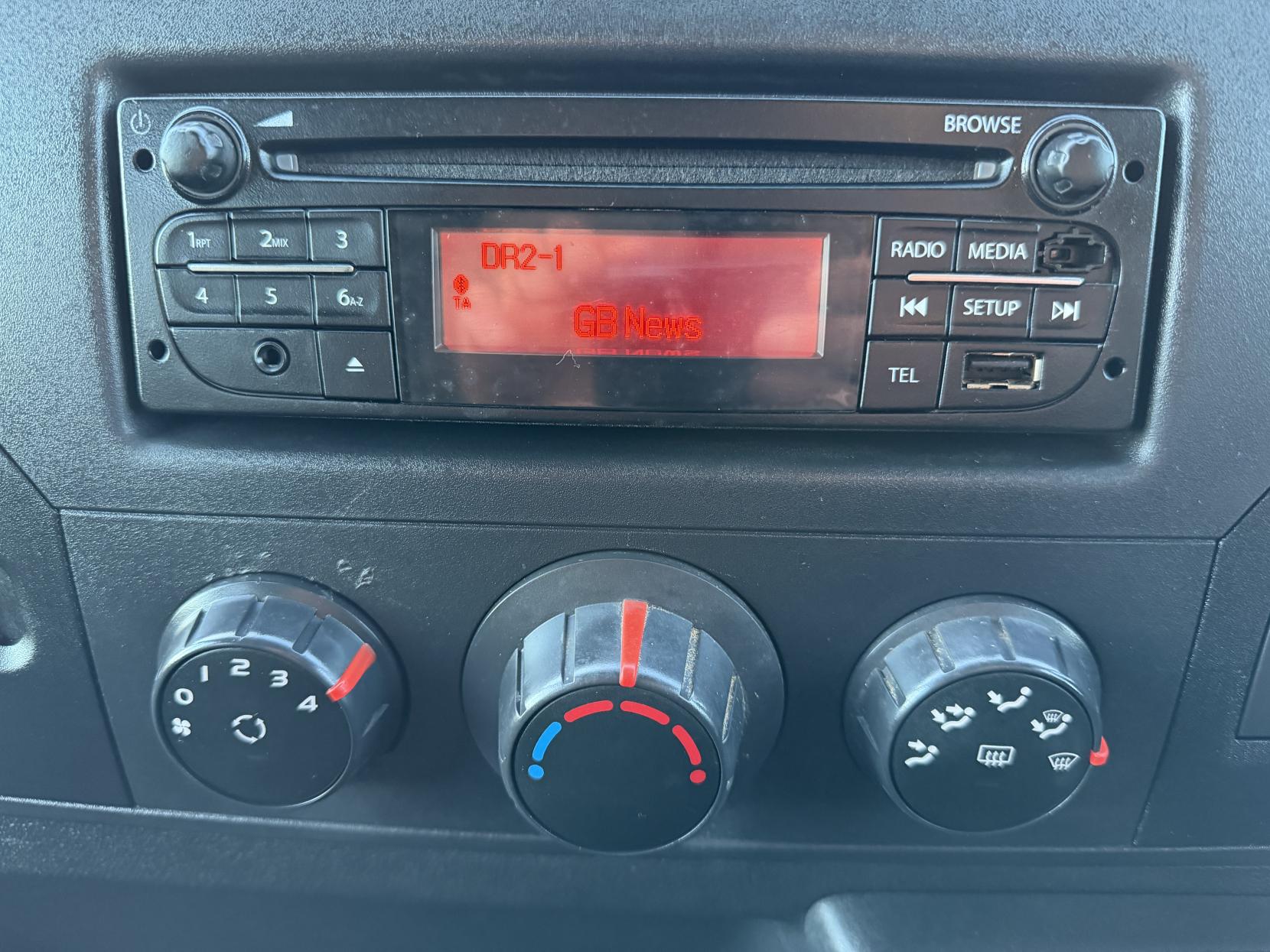 Renault Master 2.3 dCi 35 Business Tipper Double Cab 4dr Diesel Manual RWD LWB Euro 6 (TRW) (130 ps)