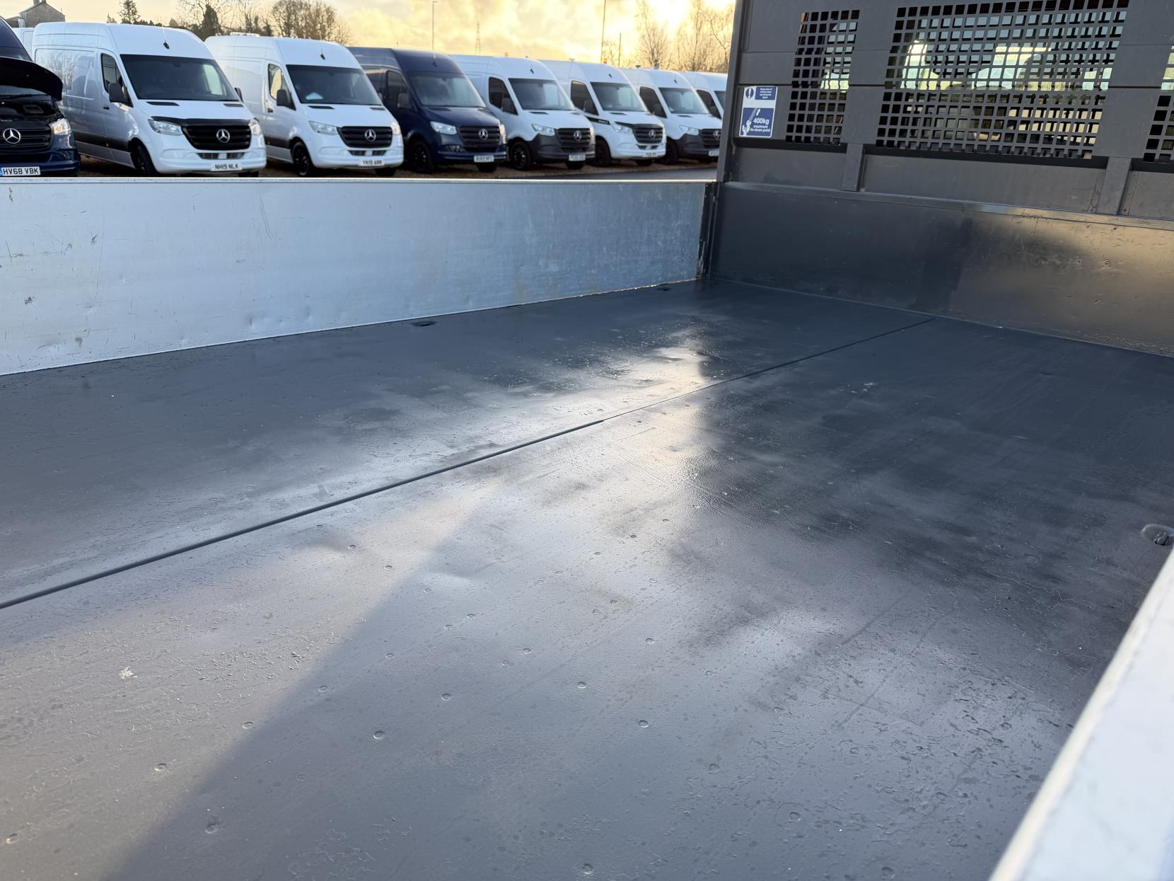 Renault Master 2.3 dCi 35 Business Tipper Double Cab 4dr Diesel Manual RWD LWB Euro 6 (TRW) (130 ps)