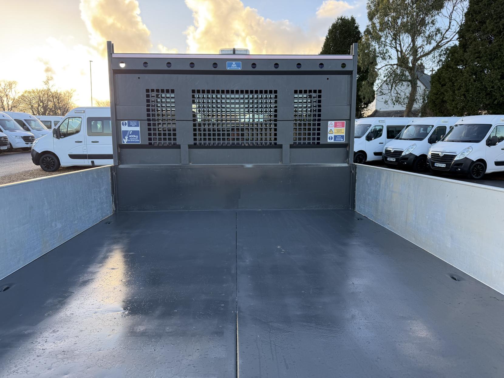 Renault Master 2.3 dCi 35 Business Tipper Double Cab 4dr Diesel Manual RWD LWB Euro 6 (TRW) (130 ps)