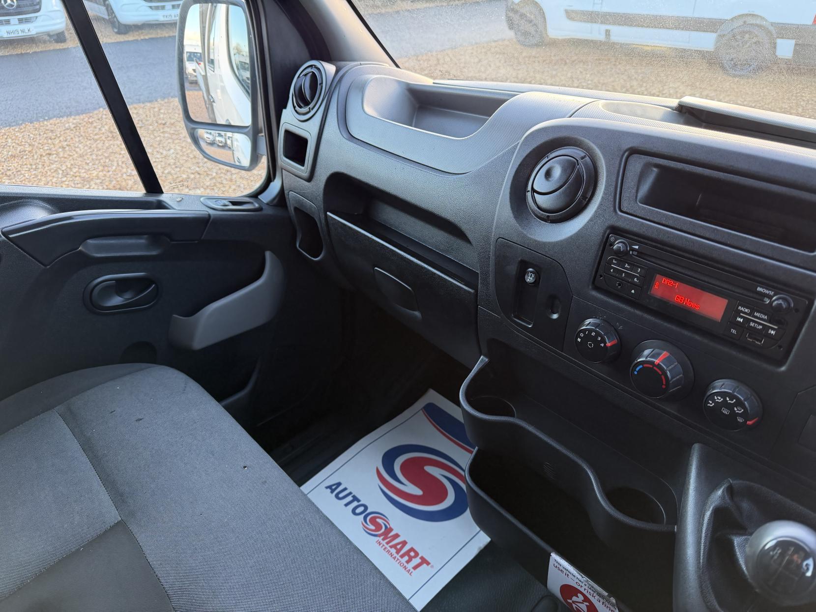 Renault Master 2.3 dCi 35 Business Tipper Double Cab 4dr Diesel Manual RWD LWB Euro 6 (TRW) (130 ps)