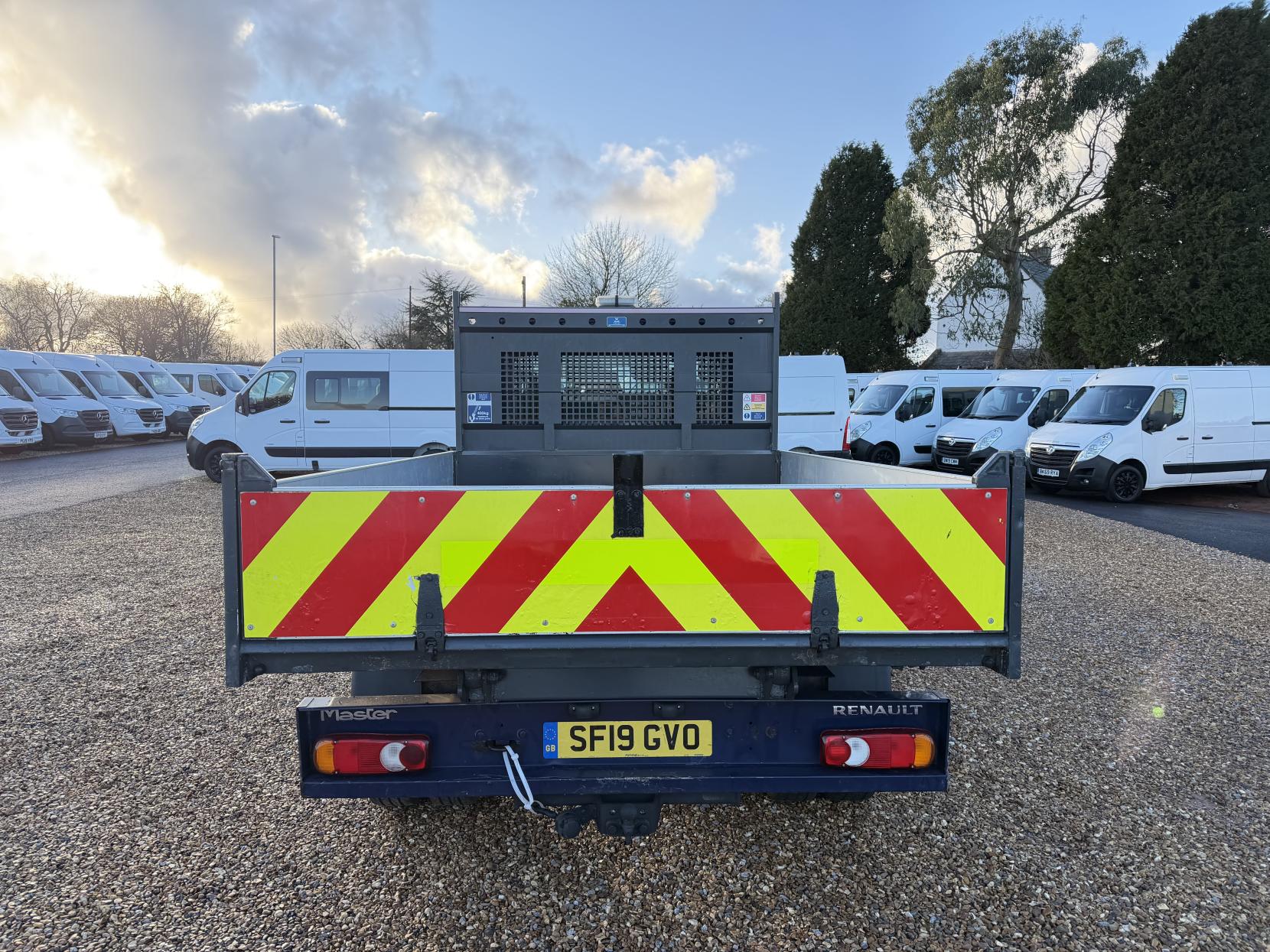 Renault Master 2.3 dCi 35 Business Tipper Double Cab 4dr Diesel Manual RWD LWB Euro 6 (TRW) (130 ps)