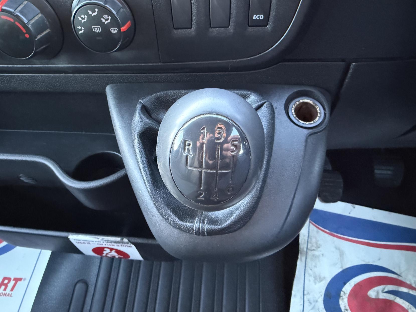 Renault Master 2.3 dCi 35 Business Tipper Double Cab 4dr Diesel Manual RWD LWB Euro 6 (TRW) (130 ps)