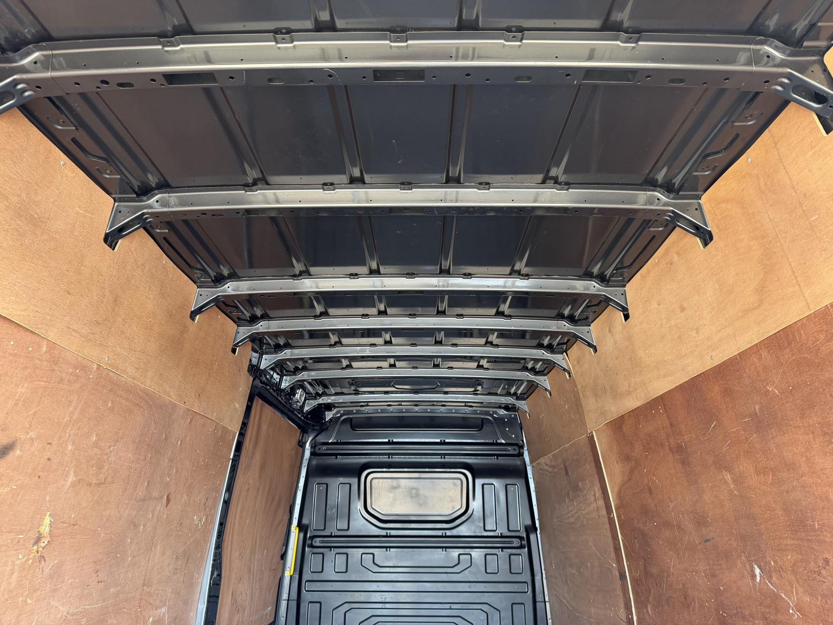 2019 Volkswagen Crafter 2.0 TDI CR35 Trendline Panel Van 5dr Diesel Manual FWD LWB High Roof Euro 6 (s/s) (140 ps) - Thumbnail 51
