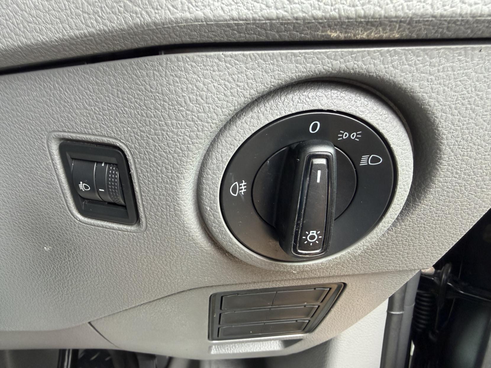 2019 Volkswagen Crafter 2.0 TDI CR35 Trendline Panel Van 5dr Diesel Manual FWD LWB High Roof Euro 6 (s/s) (140 ps) - Thumbnail 23
