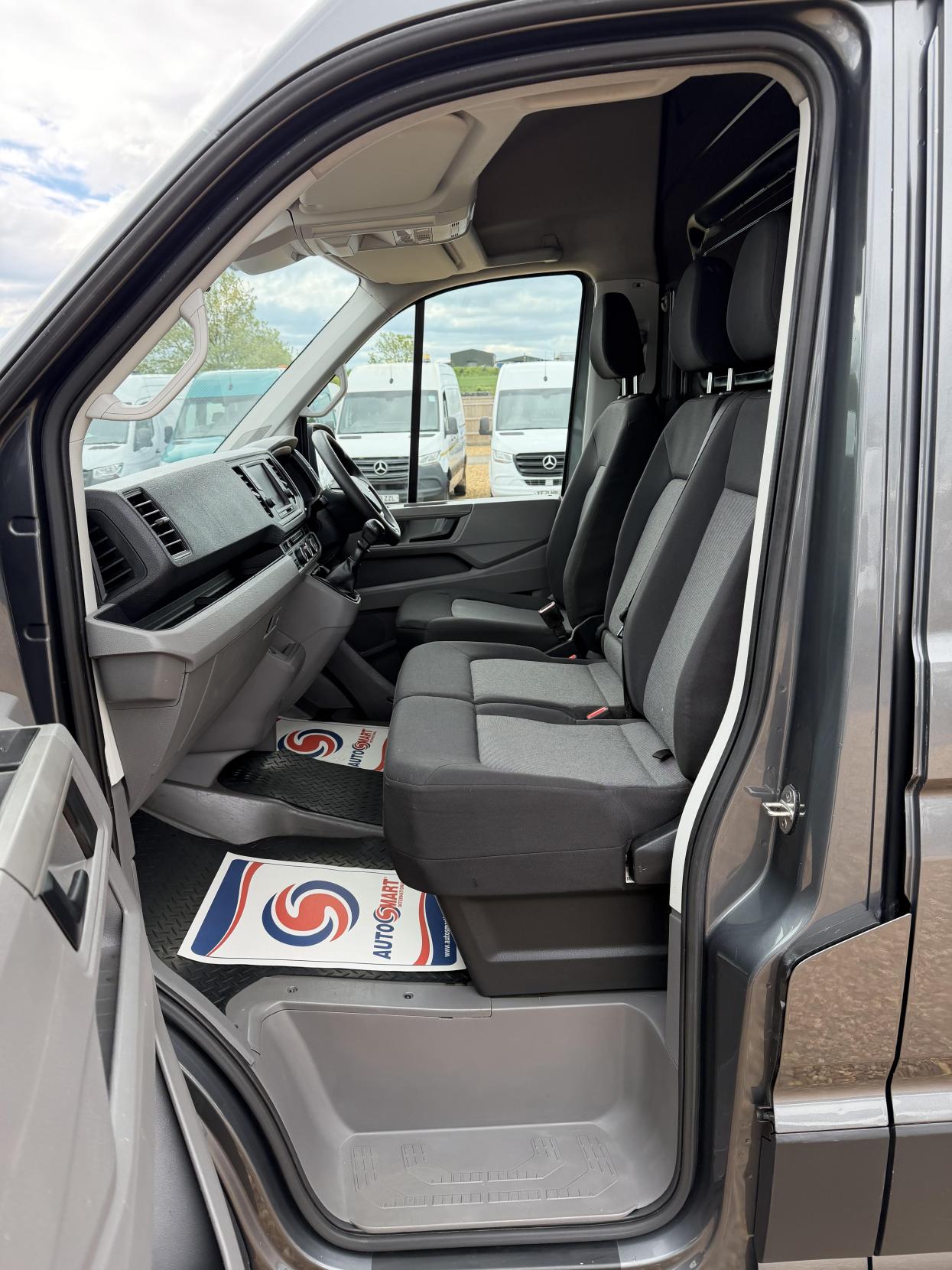 2019 Volkswagen Crafter 2.0 TDI CR35 Trendline Panel Van 5dr Diesel Manual FWD LWB High Roof Euro 6 (s/s) (140 ps) - Thumbnail 18