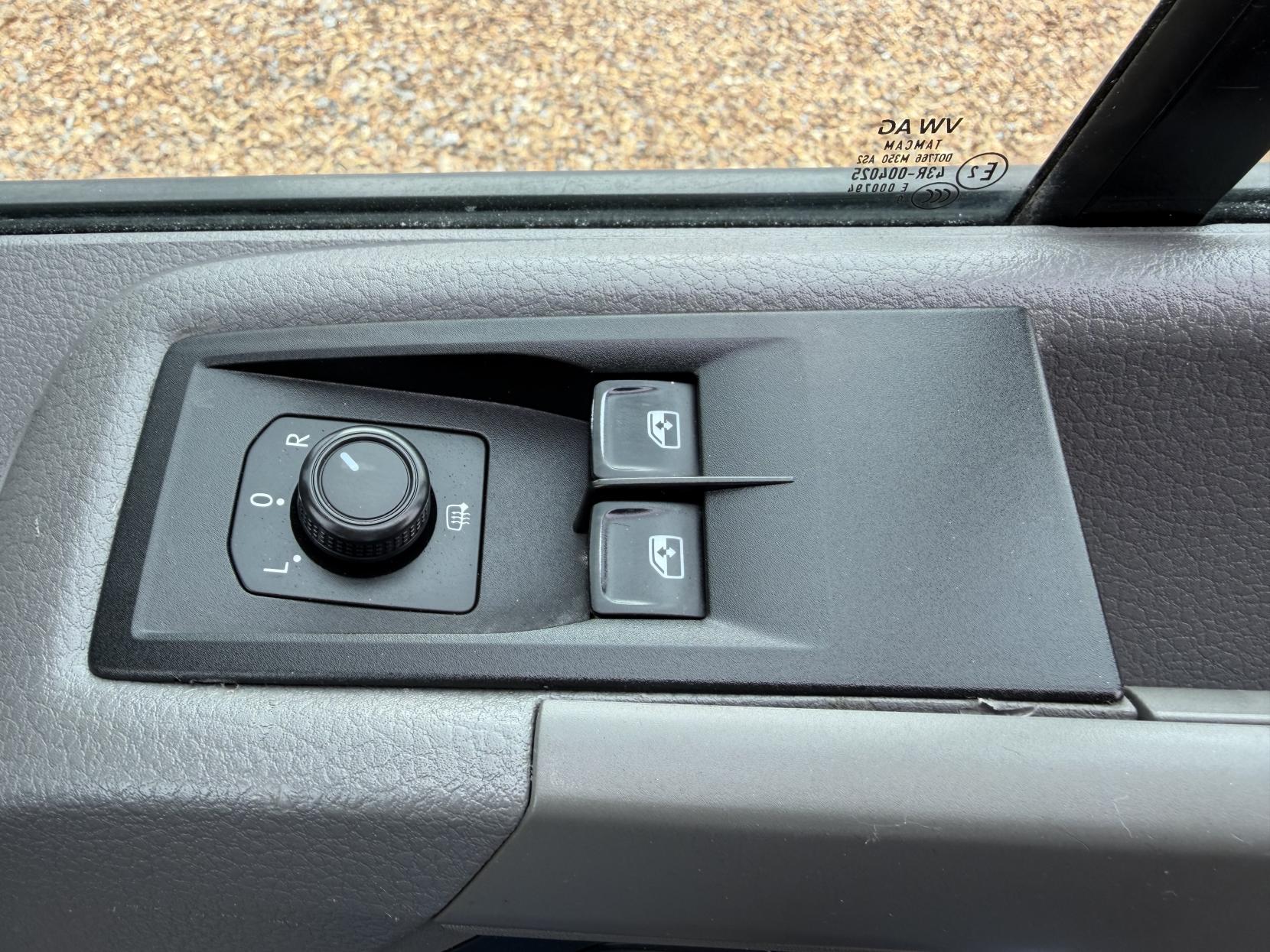 2019 Volkswagen Crafter 2.0 TDI CR35 Trendline Panel Van 5dr Diesel Manual FWD LWB High Roof Euro 6 (s/s) (140 ps) - Thumbnail 22