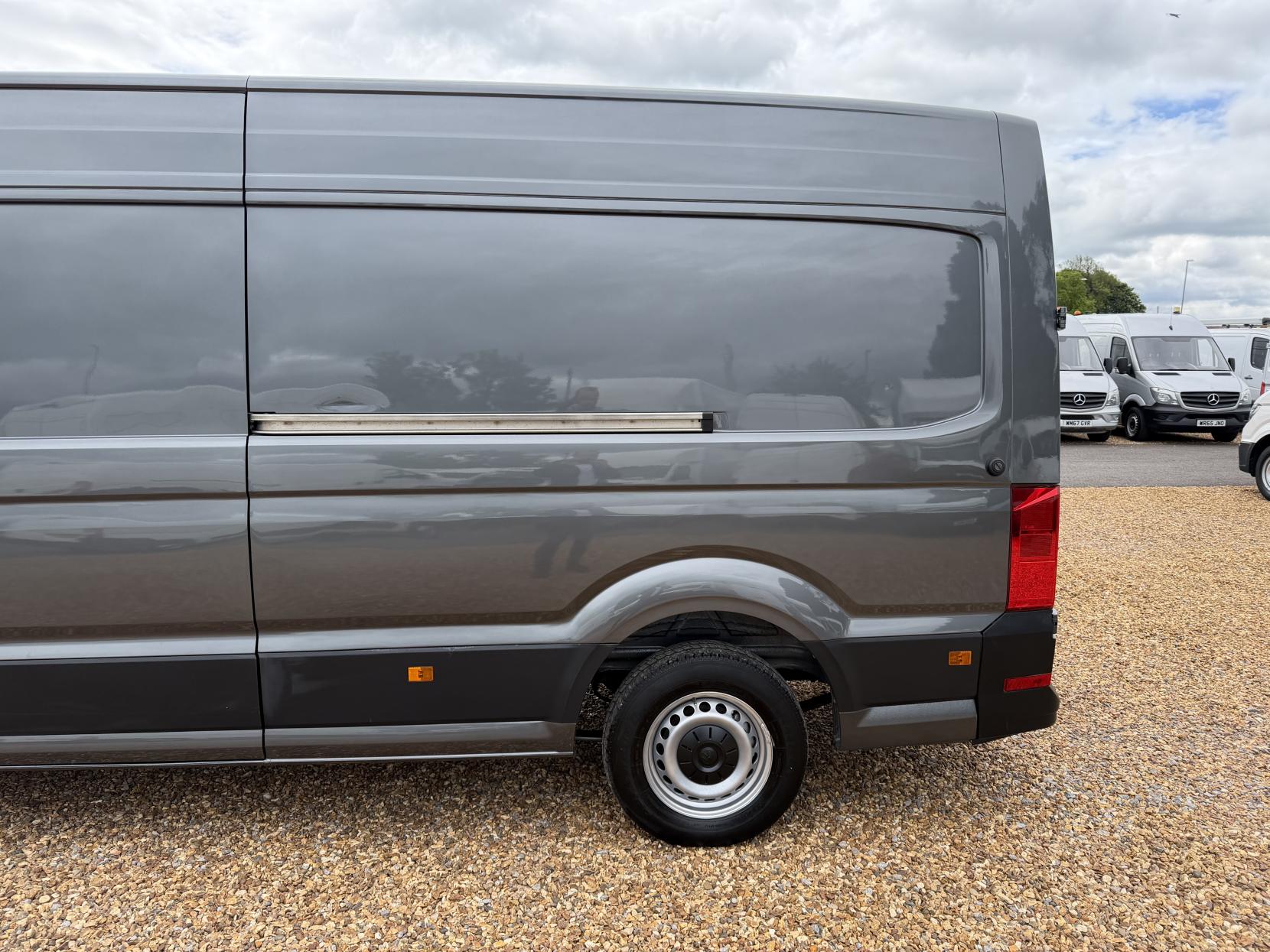 2019 Volkswagen Crafter 2.0 TDI CR35 Trendline Panel Van 5dr Diesel Manual FWD LWB High Roof Euro 6 (s/s) (140 ps) - Thumbnail 9