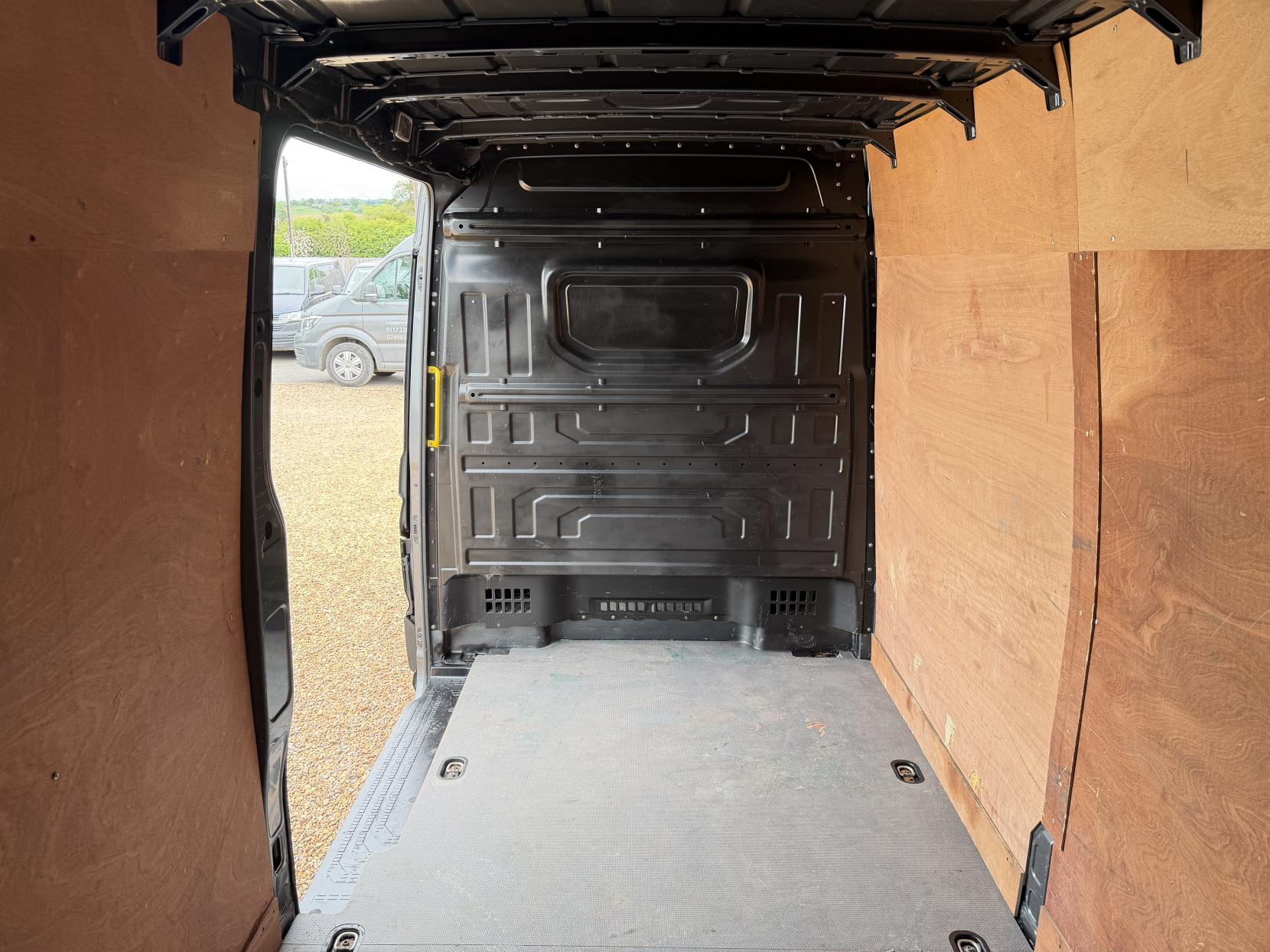 2019 Volkswagen Crafter 2.0 TDI CR35 Trendline Panel Van 5dr Diesel Manual FWD LWB High Roof Euro 6 (s/s) (140 ps) - Thumbnail 41
