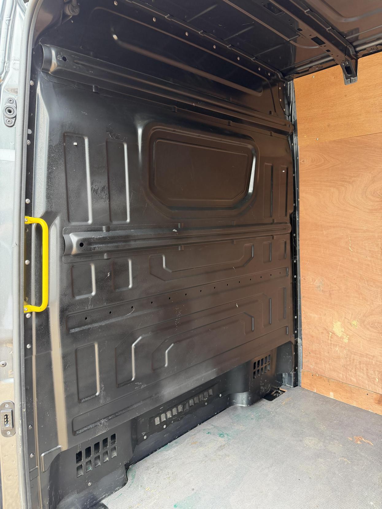 2019 Volkswagen Crafter 2.0 TDI CR35 Trendline Panel Van 5dr Diesel Manual FWD LWB High Roof Euro 6 (s/s) (140 ps) - Thumbnail 42