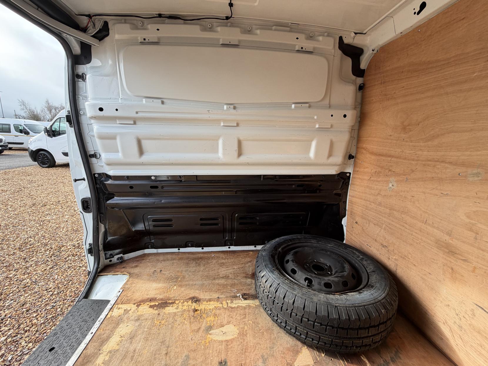 Renault Trafic 2.0 dCi ENERGY 30 Business Panel Van 5dr Diesel Manual LWB Standard Roof Euro 6 (s/s) (120 ps)