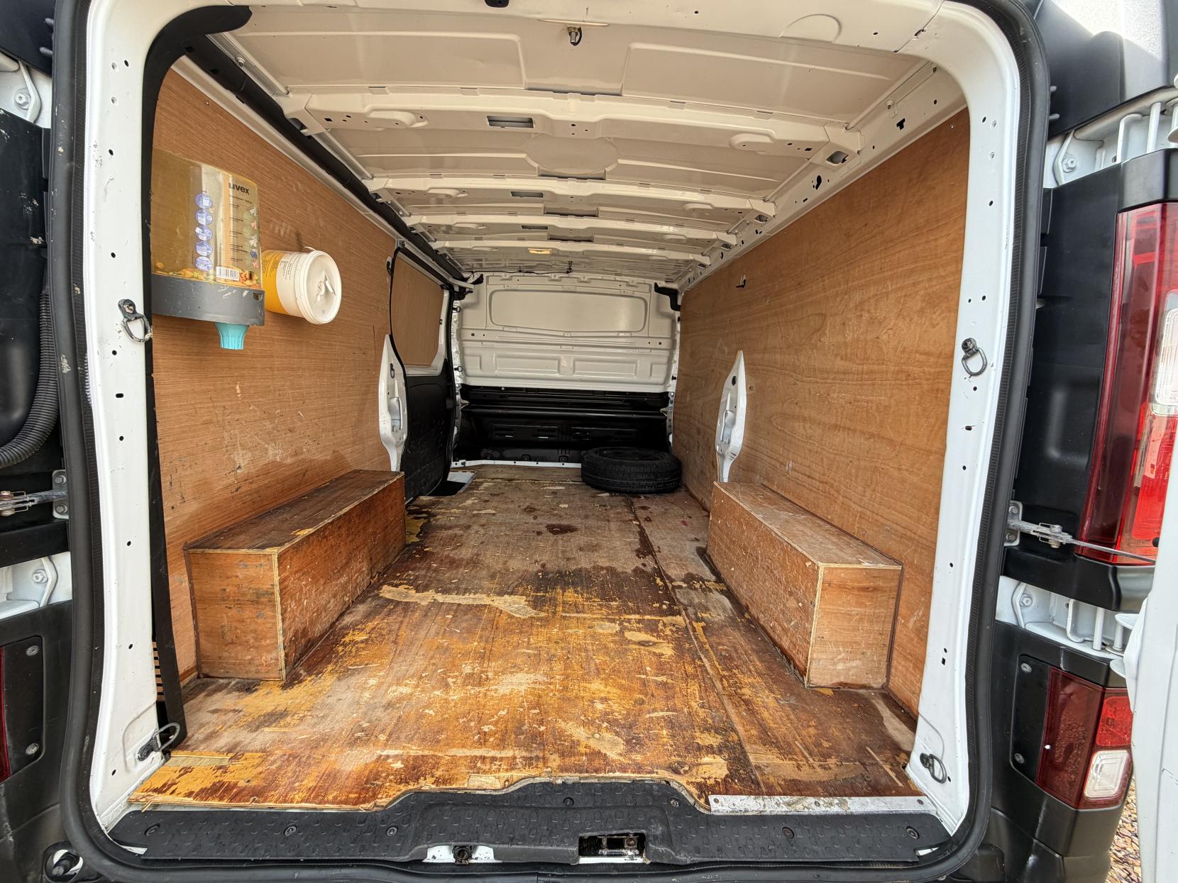 Renault Trafic 2.0 dCi ENERGY 30 Business Panel Van 5dr Diesel Manual LWB Standard Roof Euro 6 (s/s) (120 ps)