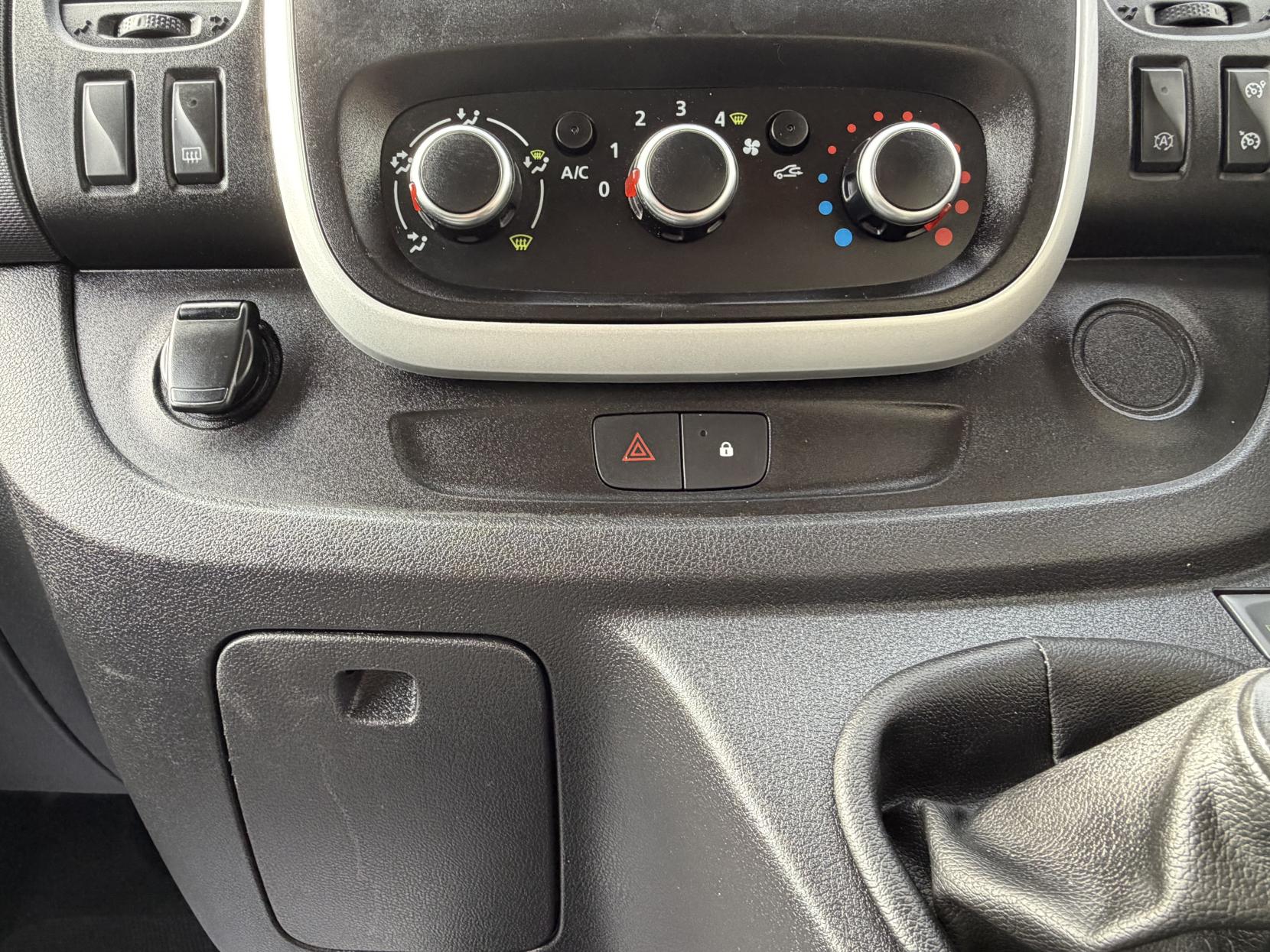 Renault Trafic 2.0 dCi ENERGY 30 Business Panel Van 5dr Diesel Manual LWB Standard Roof Euro 6 (s/s) (120 ps)