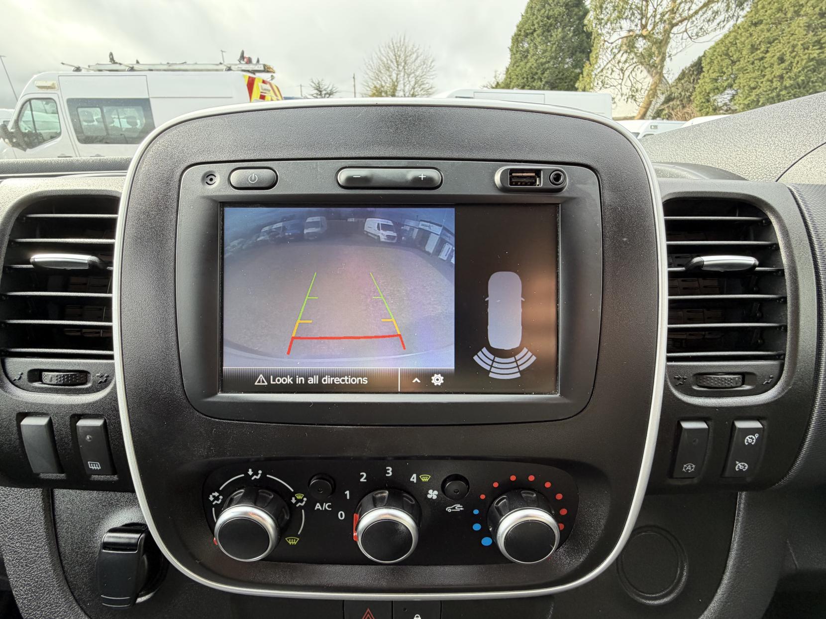 Renault Trafic 2.0 dCi ENERGY 30 Business Panel Van 5dr Diesel Manual LWB Standard Roof Euro 6 (s/s) (120 ps)