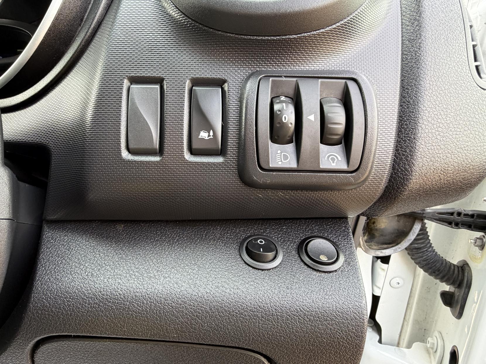 Renault Trafic 2.0 dCi ENERGY 30 Business Panel Van 5dr Diesel Manual LWB Standard Roof Euro 6 (s/s) (120 ps)