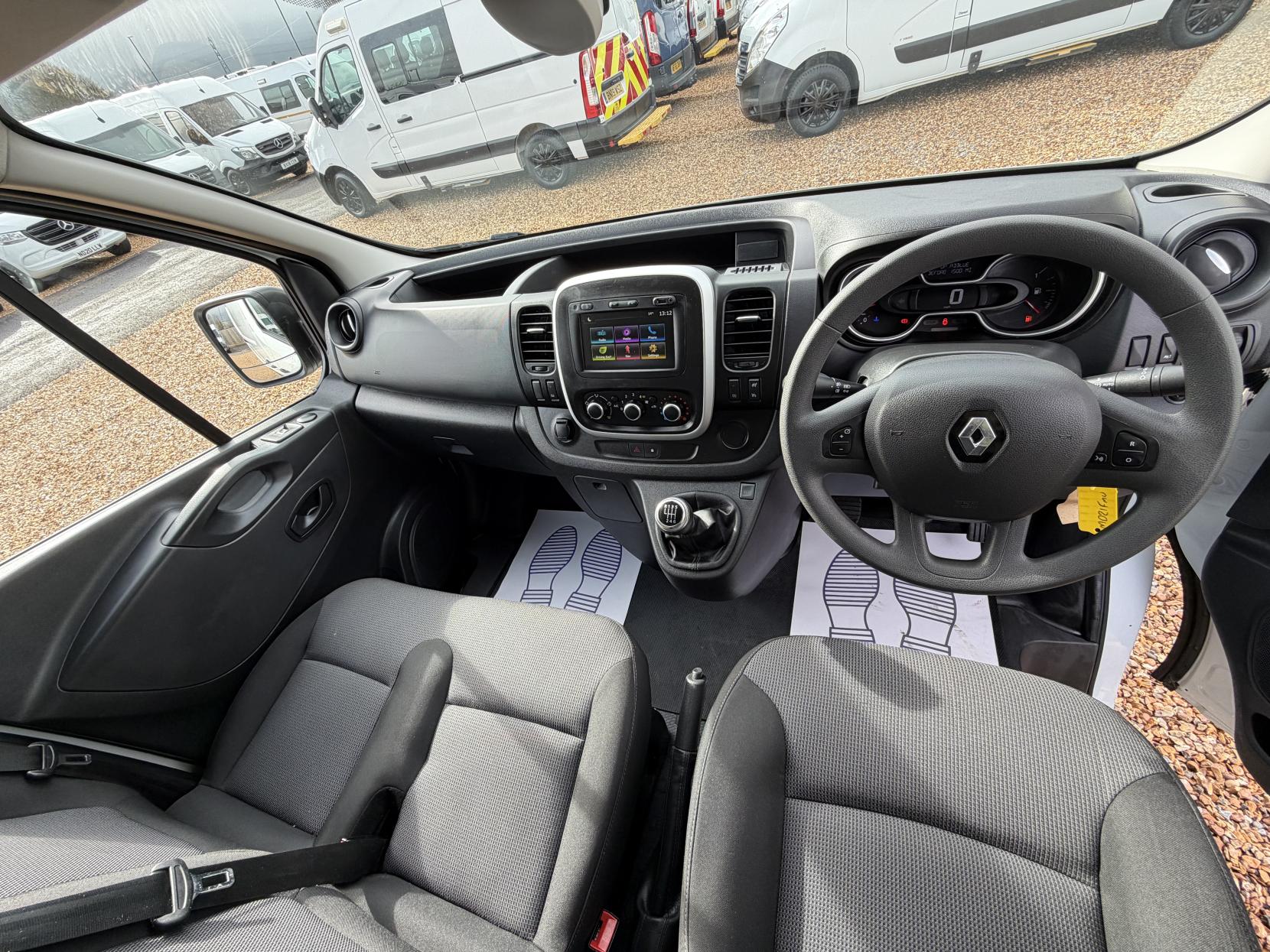 Renault Trafic 2.0 dCi ENERGY 30 Business Panel Van 5dr Diesel Manual LWB Standard Roof Euro 6 (s/s) (120 ps)