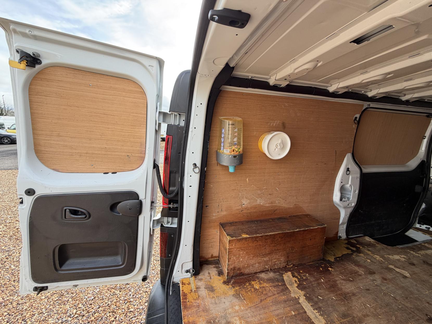 Renault Trafic 2.0 dCi ENERGY 30 Business Panel Van 5dr Diesel Manual LWB Standard Roof Euro 6 (s/s) (120 ps)