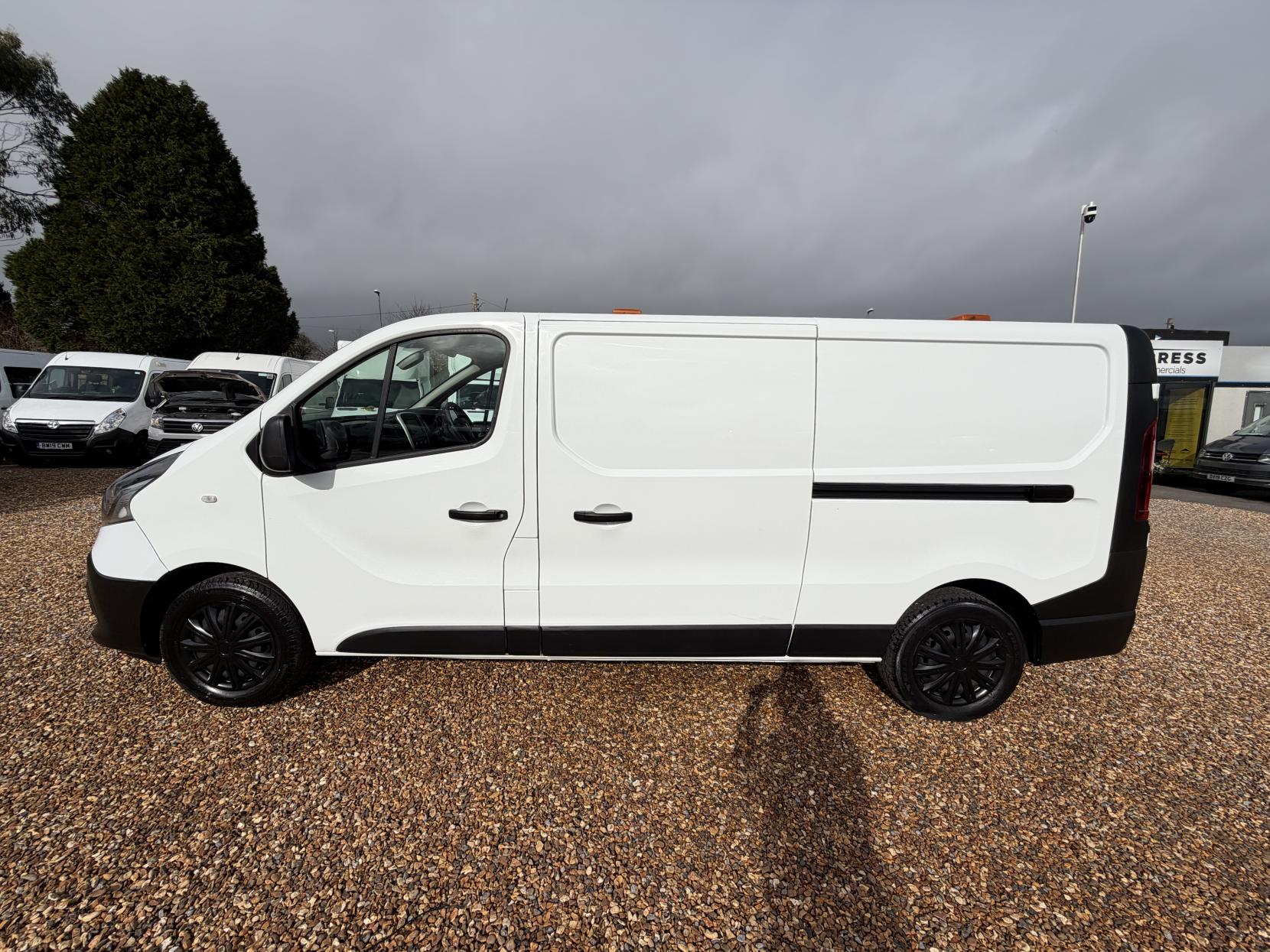 Renault Trafic 2.0 dCi ENERGY 30 Business Panel Van 5dr Diesel Manual LWB Standard Roof Euro 6 (s/s) (120 ps)