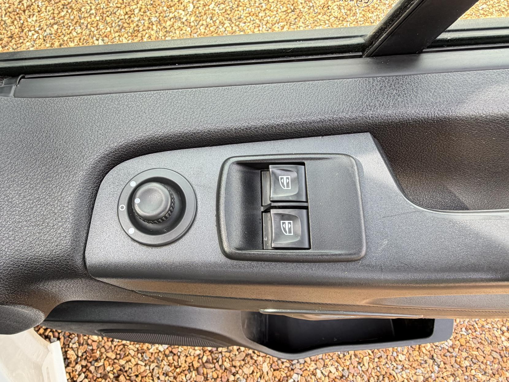 Renault Trafic 2.0 dCi ENERGY 30 Business Panel Van 5dr Diesel Manual LWB Standard Roof Euro 6 (s/s) (120 ps)