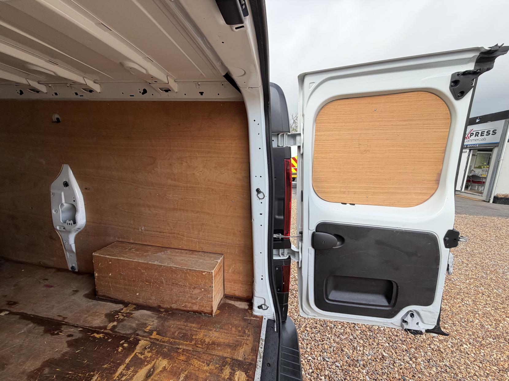 Renault Trafic 2.0 dCi ENERGY 30 Business Panel Van 5dr Diesel Manual LWB Standard Roof Euro 6 (s/s) (120 ps)