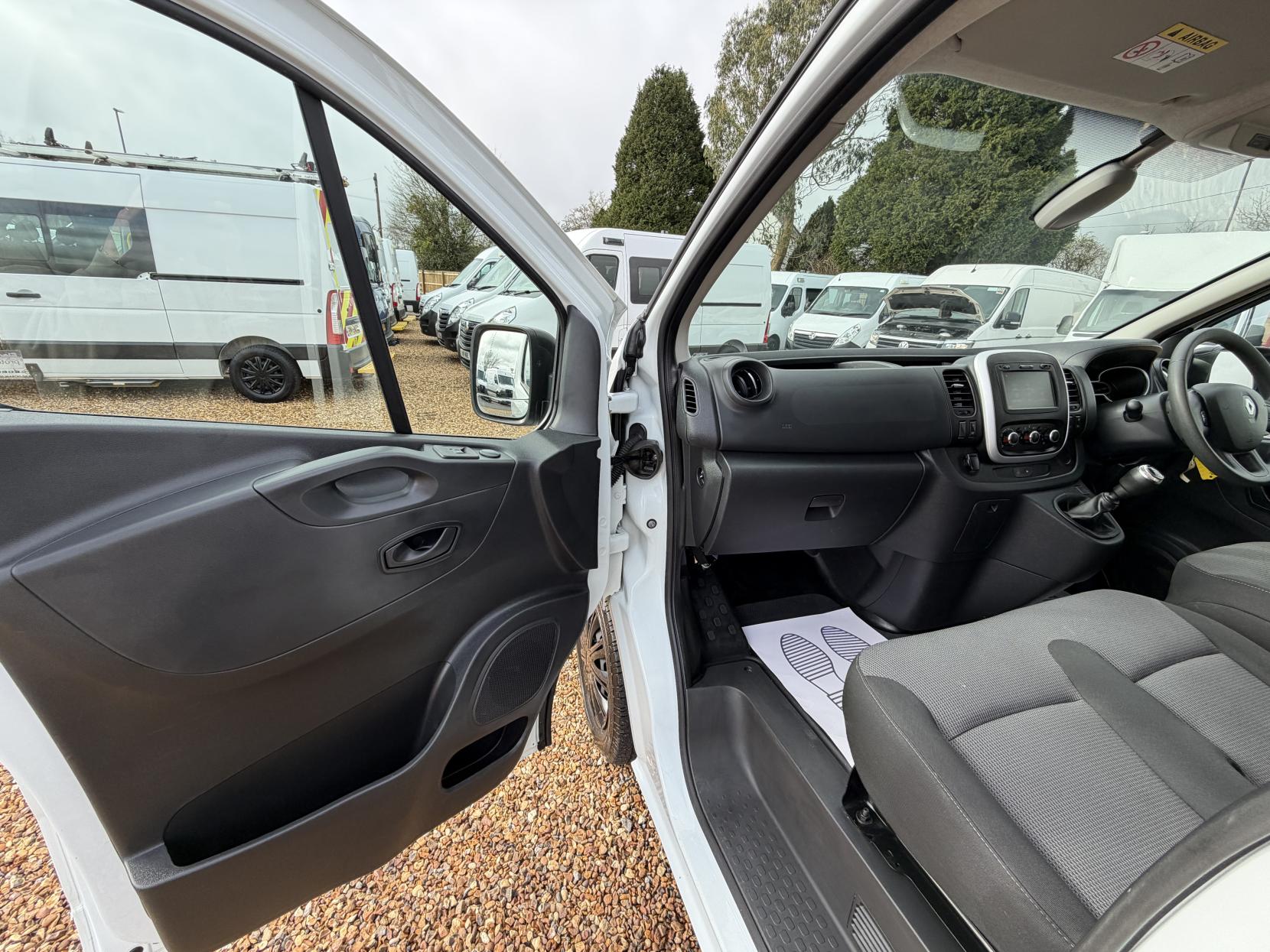 Renault Trafic 2.0 dCi ENERGY 30 Business Panel Van 5dr Diesel Manual LWB Standard Roof Euro 6 (s/s) (120 ps)