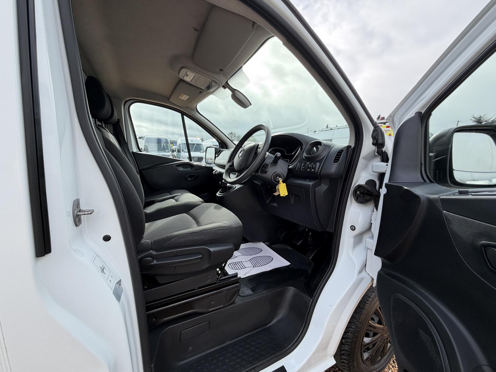 Renault Trafic 2.0 dCi ENERGY 30 Business Panel Van 5dr Diesel Manual LWB Standard Roof Euro 6 (s/s) (120 ps)