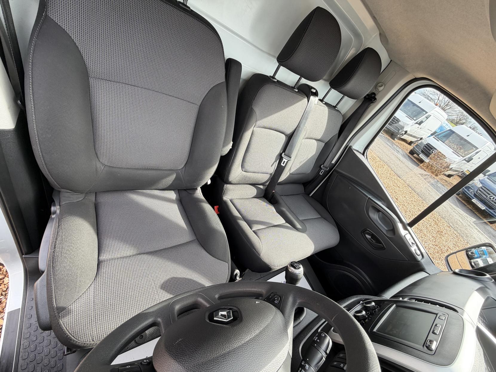 Renault Trafic 2.0 dCi ENERGY 30 Business Panel Van 5dr Diesel Manual LWB Standard Roof Euro 6 (s/s) (120 ps)