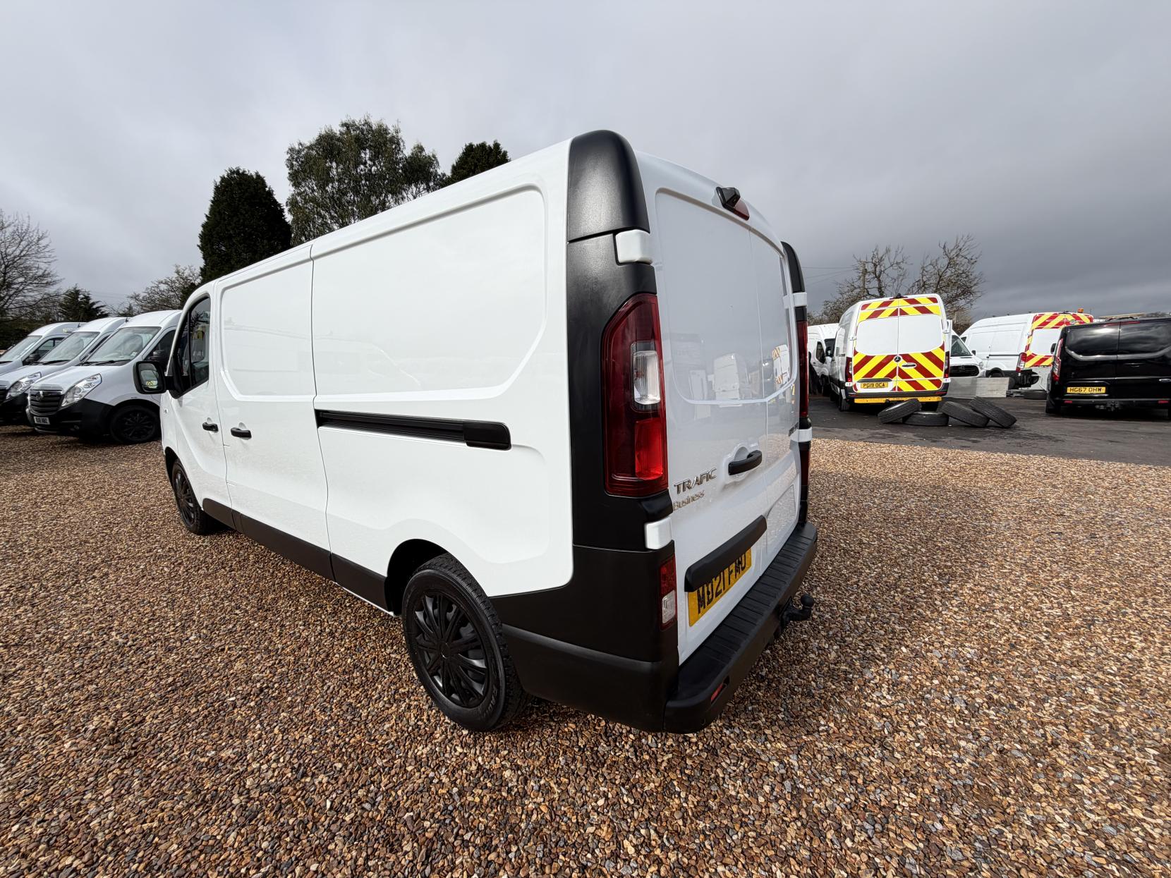 Renault Trafic 2.0 dCi ENERGY 30 Business Panel Van 5dr Diesel Manual LWB Standard Roof Euro 6 (s/s) (120 ps)