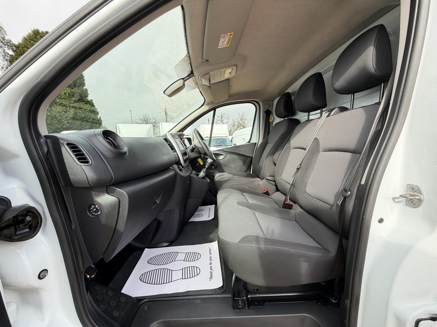 Renault Trafic 2.0 dCi ENERGY 30 Business Panel Van 5dr Diesel Manual LWB Standard Roof Euro 6 (s/s) (120 ps)