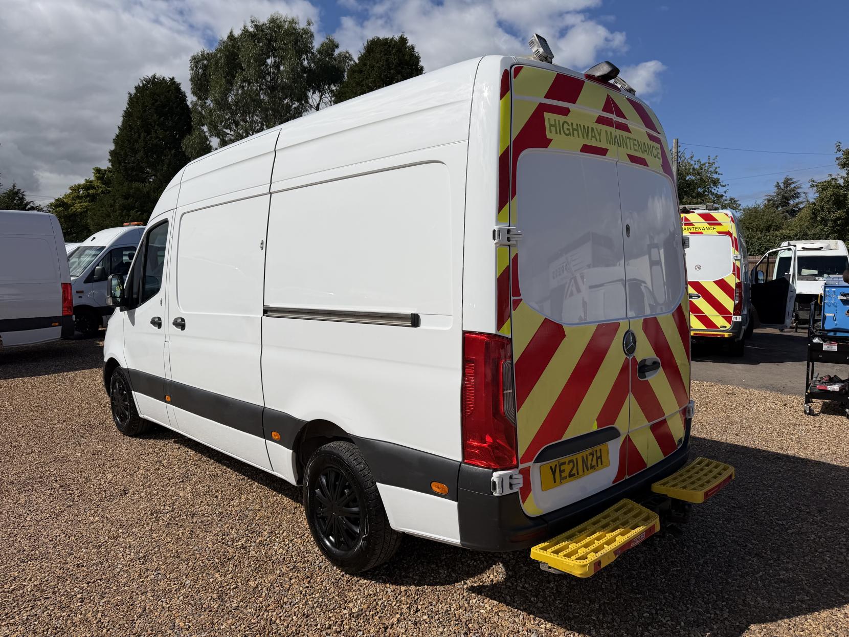 2021 Mercedes-Benz Sprinter 2.1 316 CDI Progressive Panel Van 5dr Diesel Manual RWD L2 H2 Euro 6 (s/s) (163 ps) - Thumbnail 9