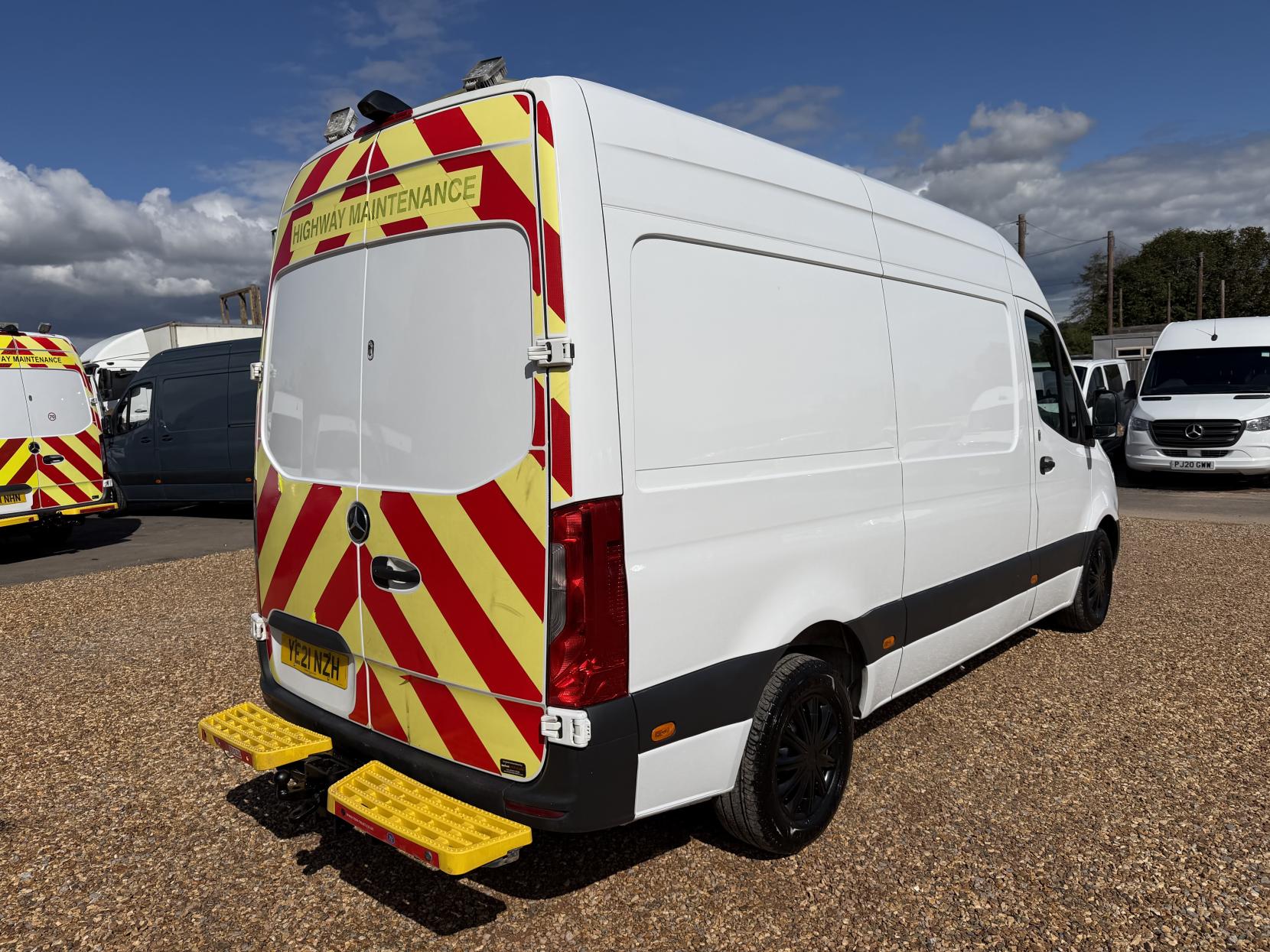 2021 Mercedes-Benz Sprinter 2.1 316 CDI Progressive Panel Van 5dr Diesel Manual RWD L2 H2 Euro 6 (s/s) (163 ps) - Thumbnail 11